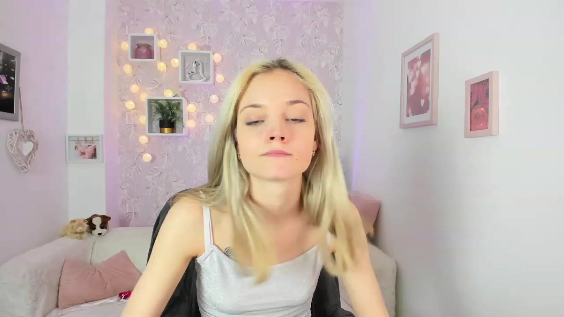Gallery image thumbnail from Lexy_Belle18's myfreecams stream on, 05/22/2023, 11:04 image 20 of 20