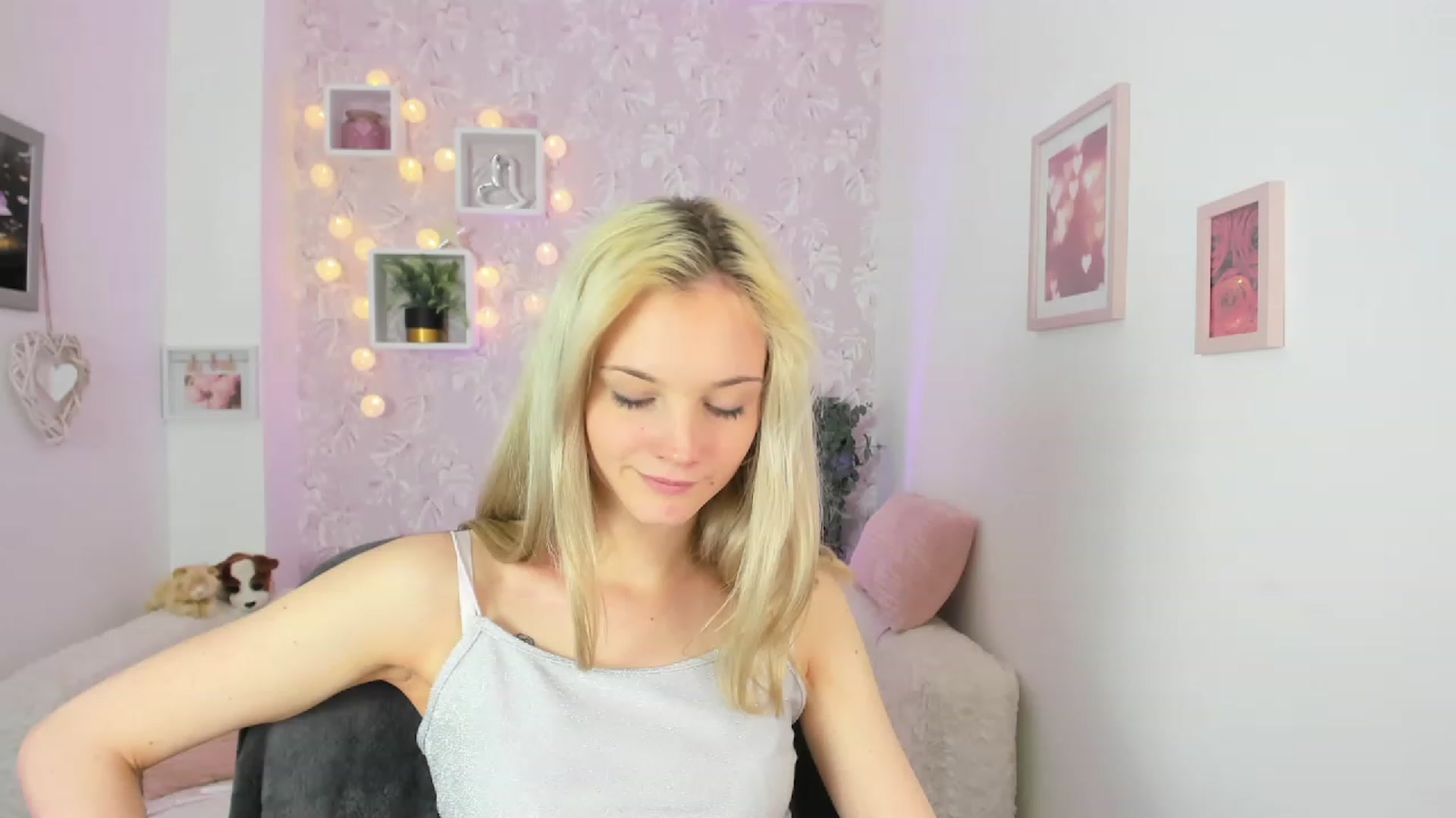 Gallery image thumbnail from Lexy_Belle18's myfreecams stream on, 05/22/2023, 11:04 image 8 of 20