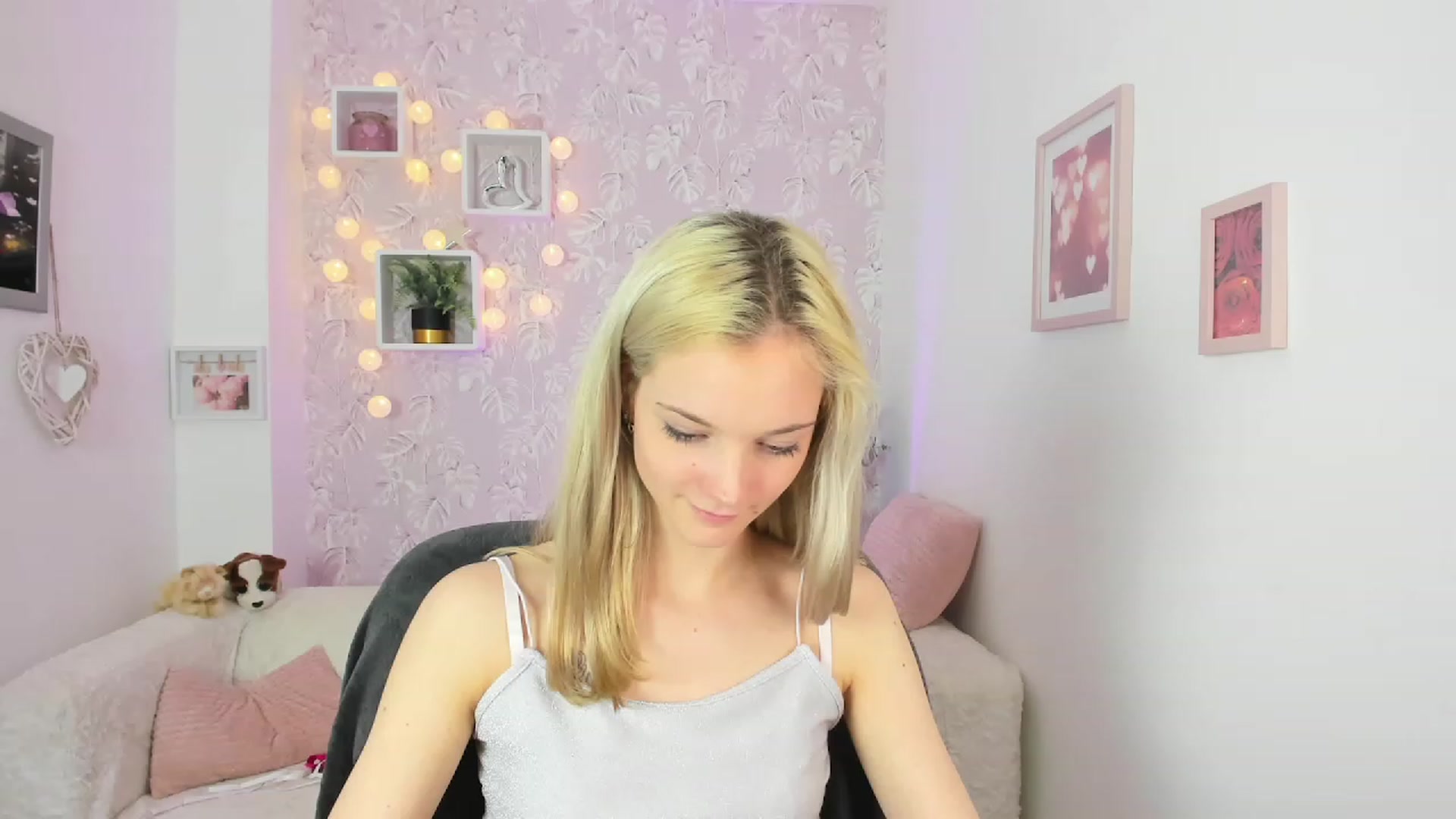 Gallery image thumbnail from Lexy_Belle18's myfreecams stream on, 05/22/2023, 11:04 image 18 of 20