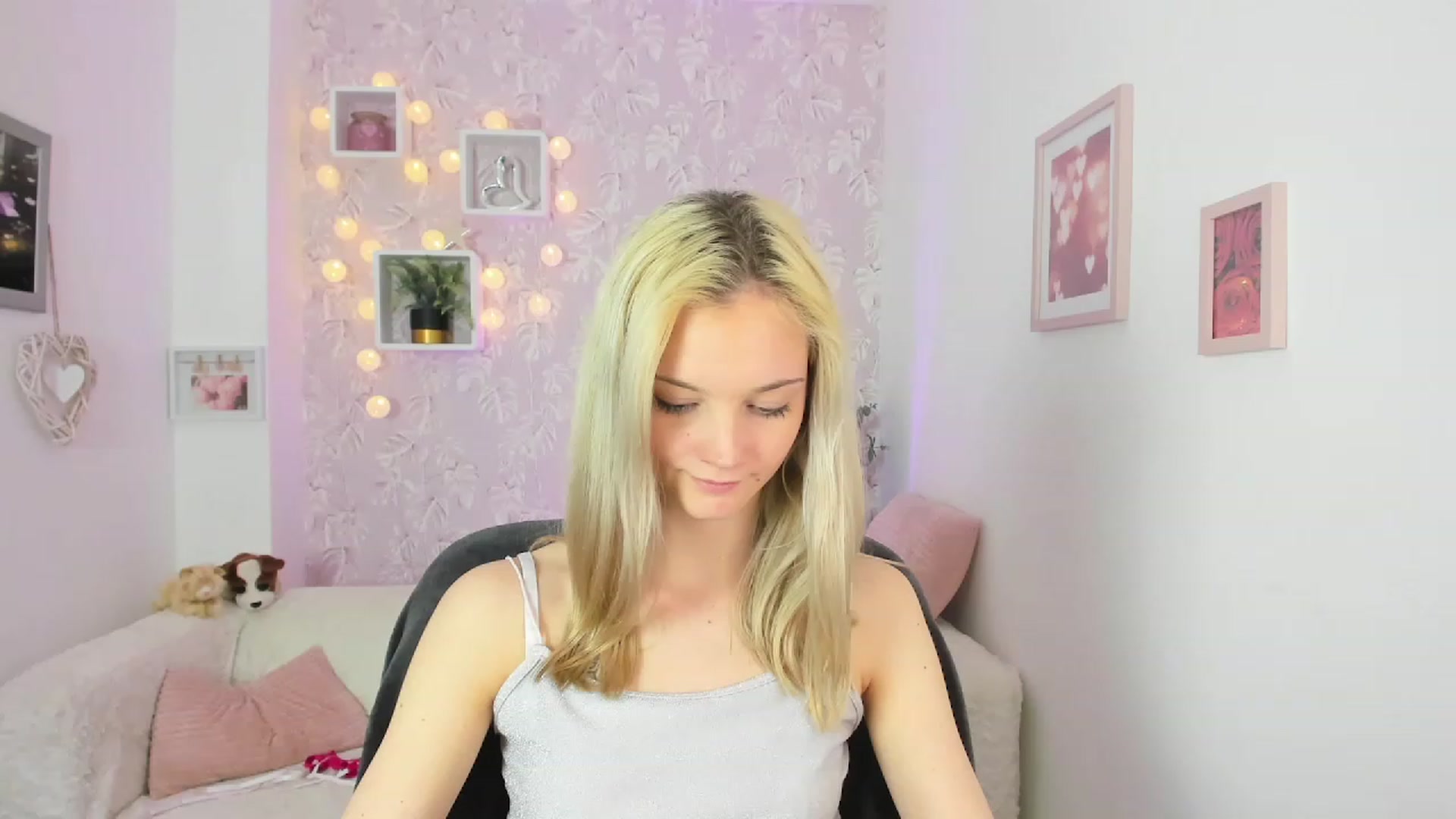 Gallery image thumbnail from Lexy_Belle18's myfreecams stream on, 05/22/2023, 11:04 image 10 of 20