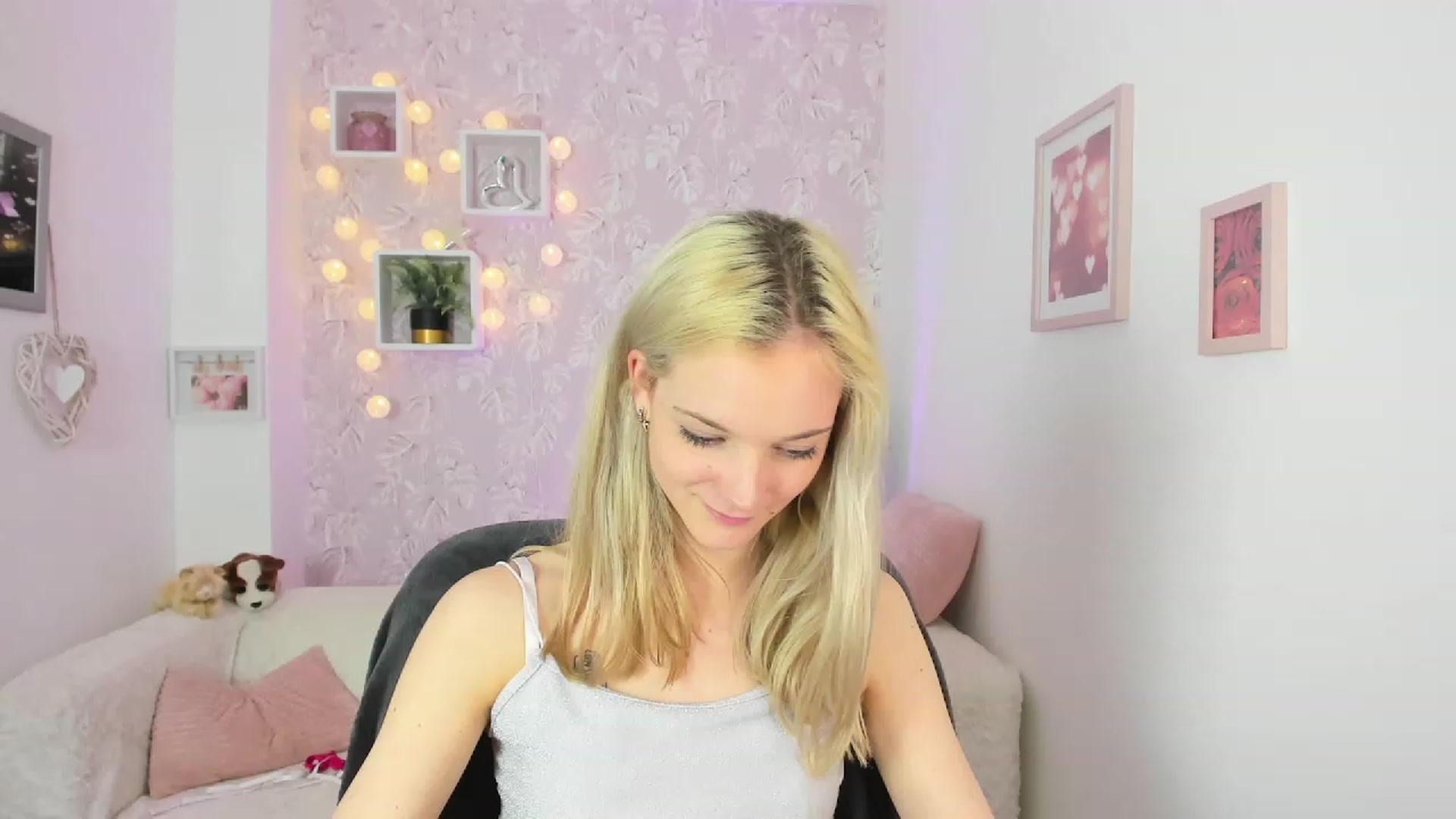 Gallery image thumbnail from Lexy_Belle18's myfreecams stream on, 05/22/2023, 11:04 image 13 of 20