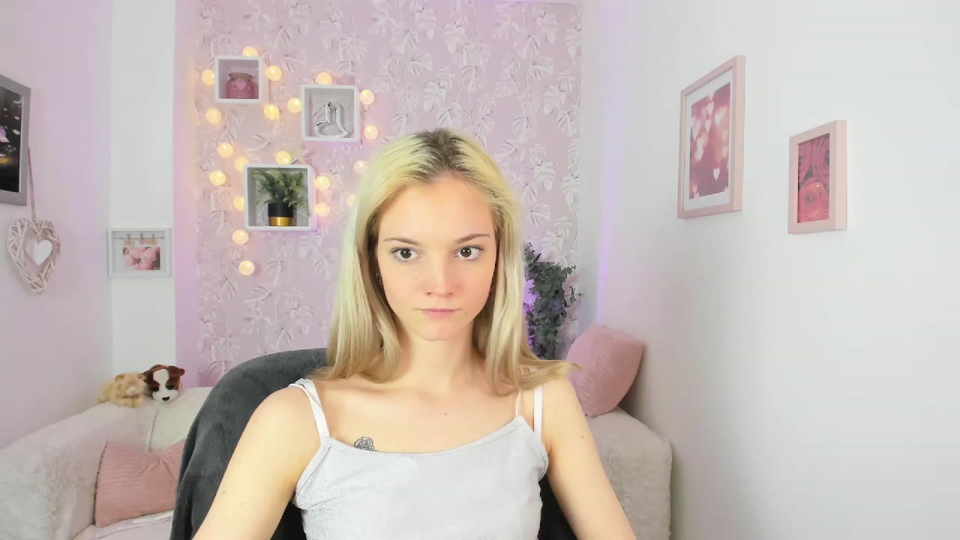Gallery image thumbnail from Lexy_Belle18's myfreecams stream on, 05/22/2023, 11:04 image 6 of 20