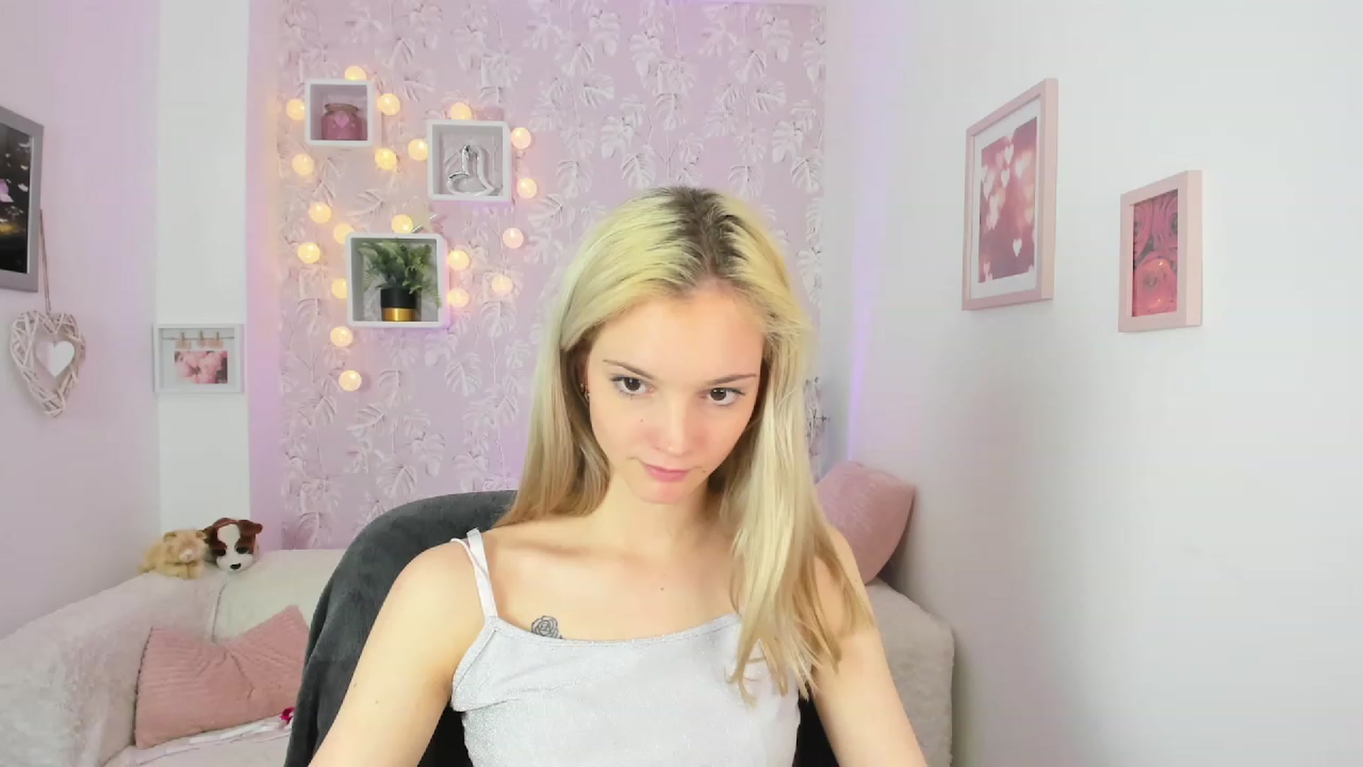 Gallery image thumbnail from Lexy_Belle18's myfreecams stream on, 05/22/2023, 11:04 image 2 of 20