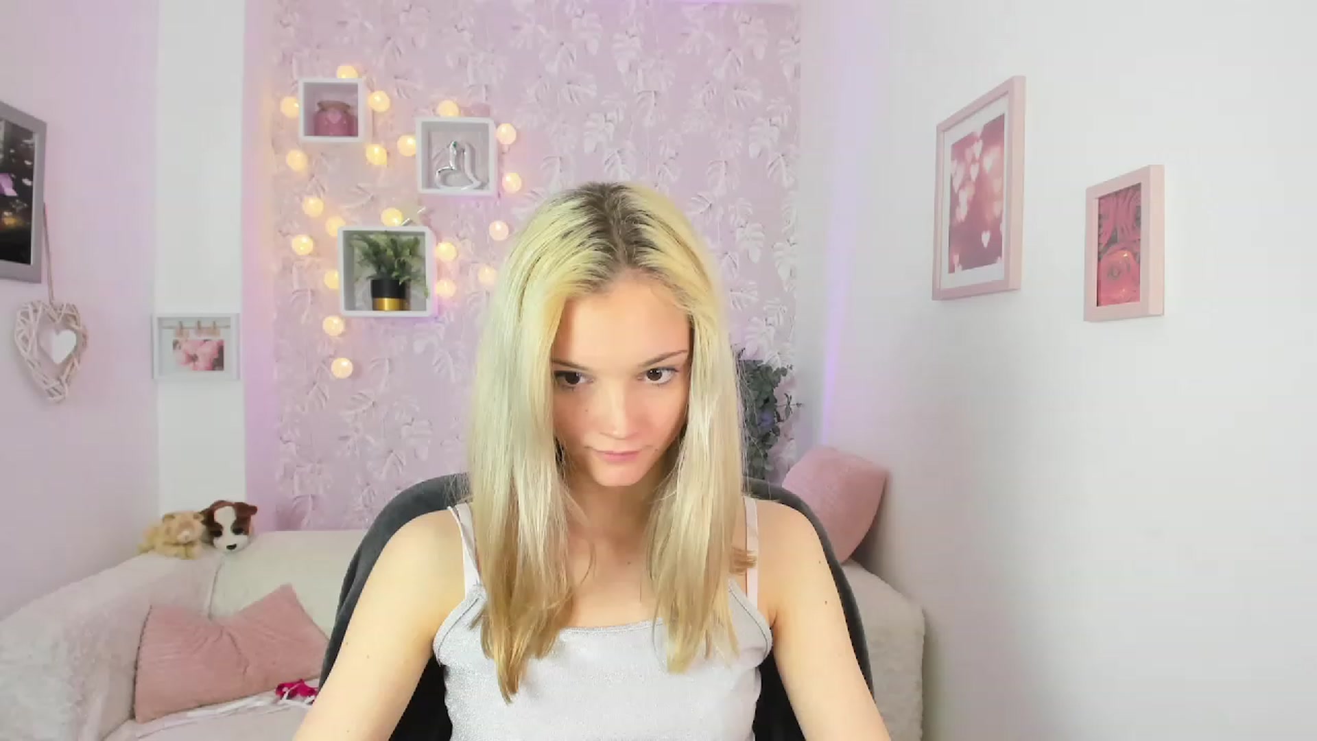 Gallery image thumbnail from Lexy_Belle18's myfreecams stream on, 05/22/2023, 11:04 image 12 of 20