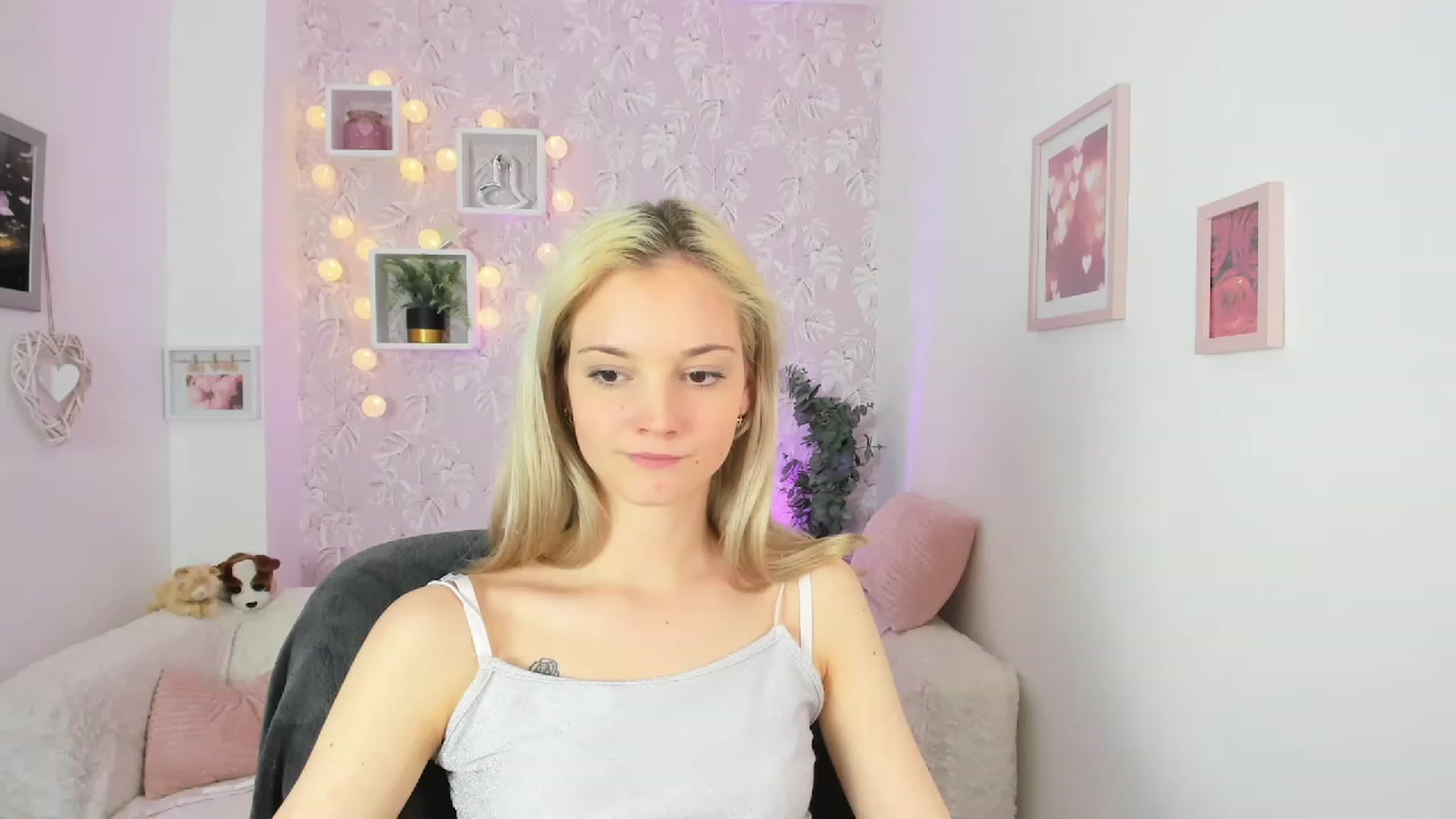 Gallery image thumbnail from Lexy_Belle18's myfreecams stream on, 05/22/2023, 11:04 image 5 of 20