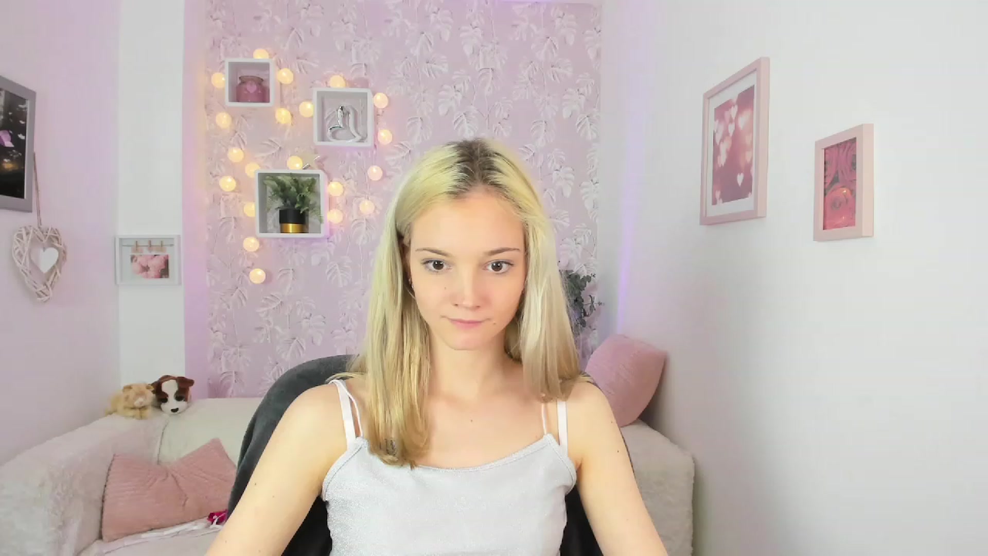 Gallery image thumbnail from Lexy_Belle18's myfreecams stream on, 05/22/2023, 11:04 image 17 of 20