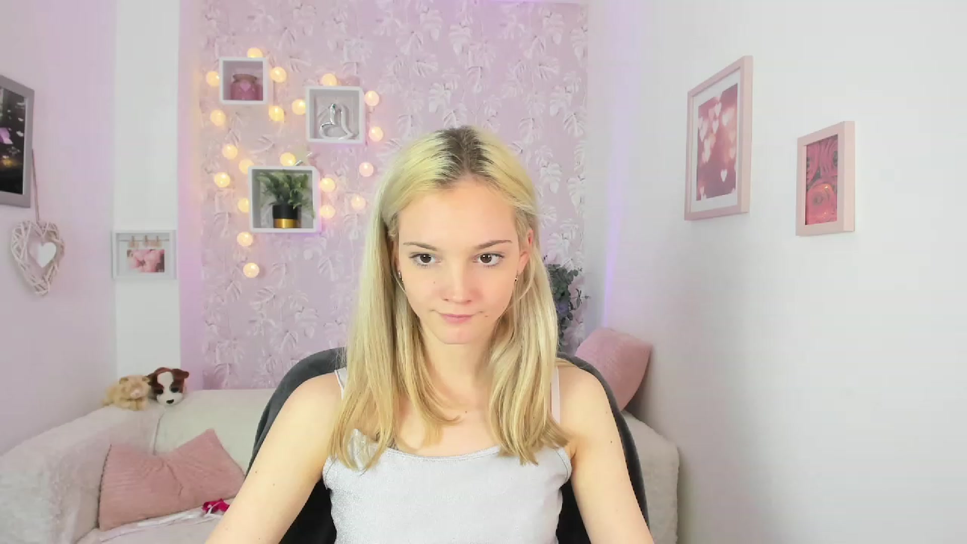 Gallery image thumbnail from Lexy_Belle18's myfreecams stream on, 05/22/2023, 11:04 image 9 of 20