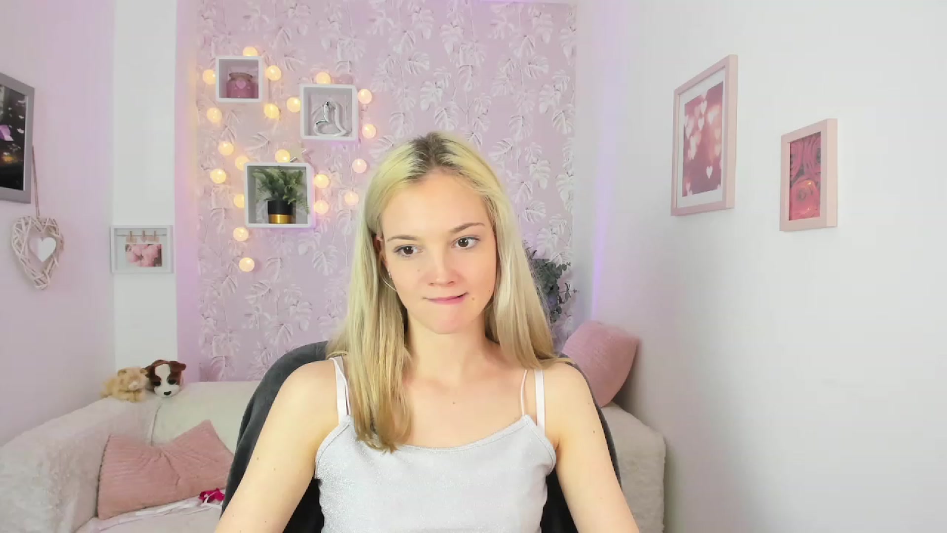 Gallery image thumbnail from Lexy_Belle18's myfreecams stream on, 05/22/2023, 11:04 image 14 of 20