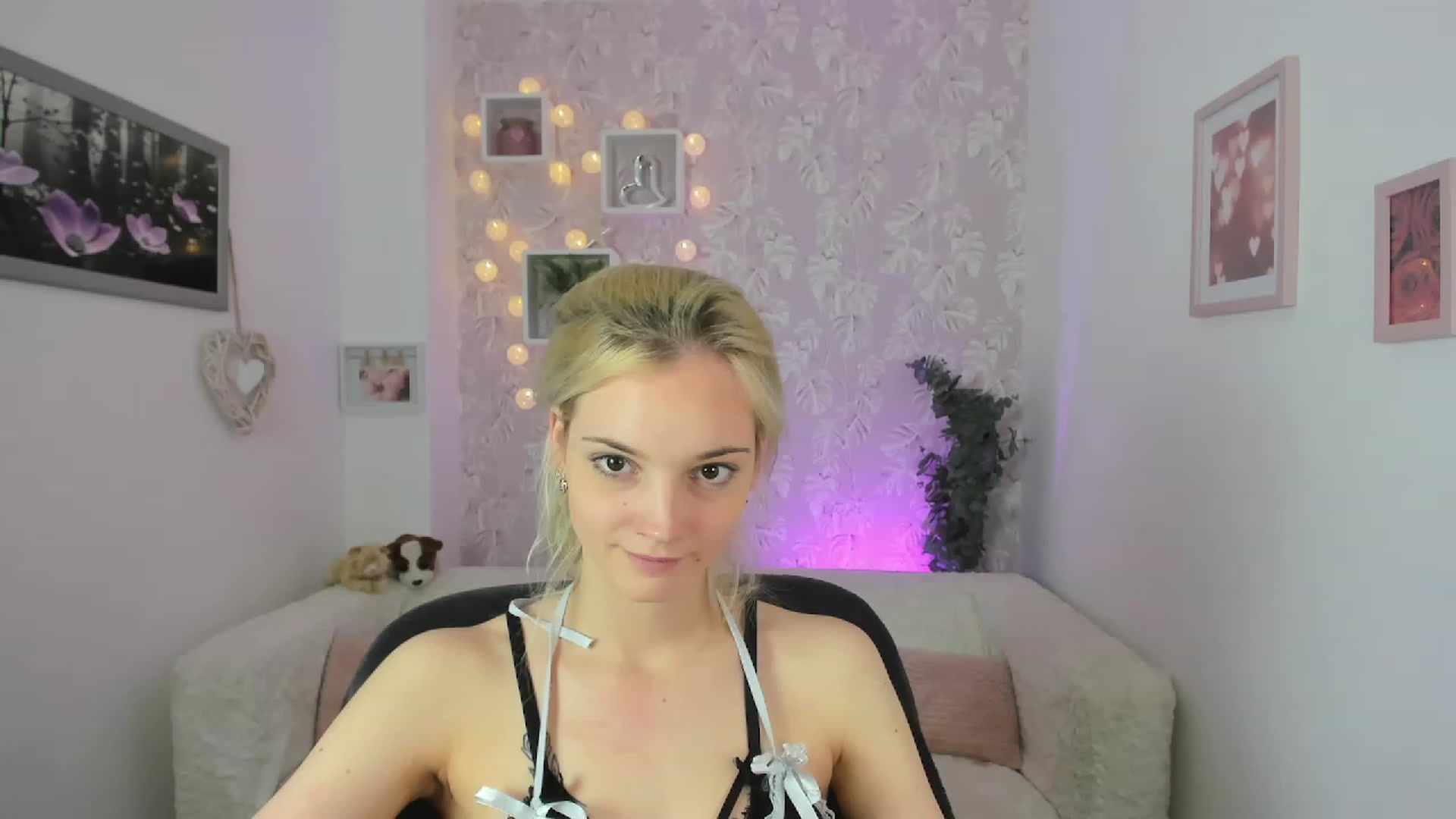 Gallery image thumbnail from Lexy_Belle18's myfreecams stream on, 05/25/2023, 11:48 image 2 of 20