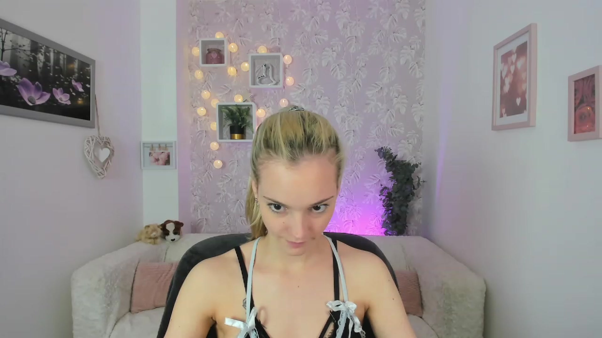 Gallery image thumbnail from Lexy_Belle18's myfreecams stream on, 05/25/2023, 11:48 image 17 of 20