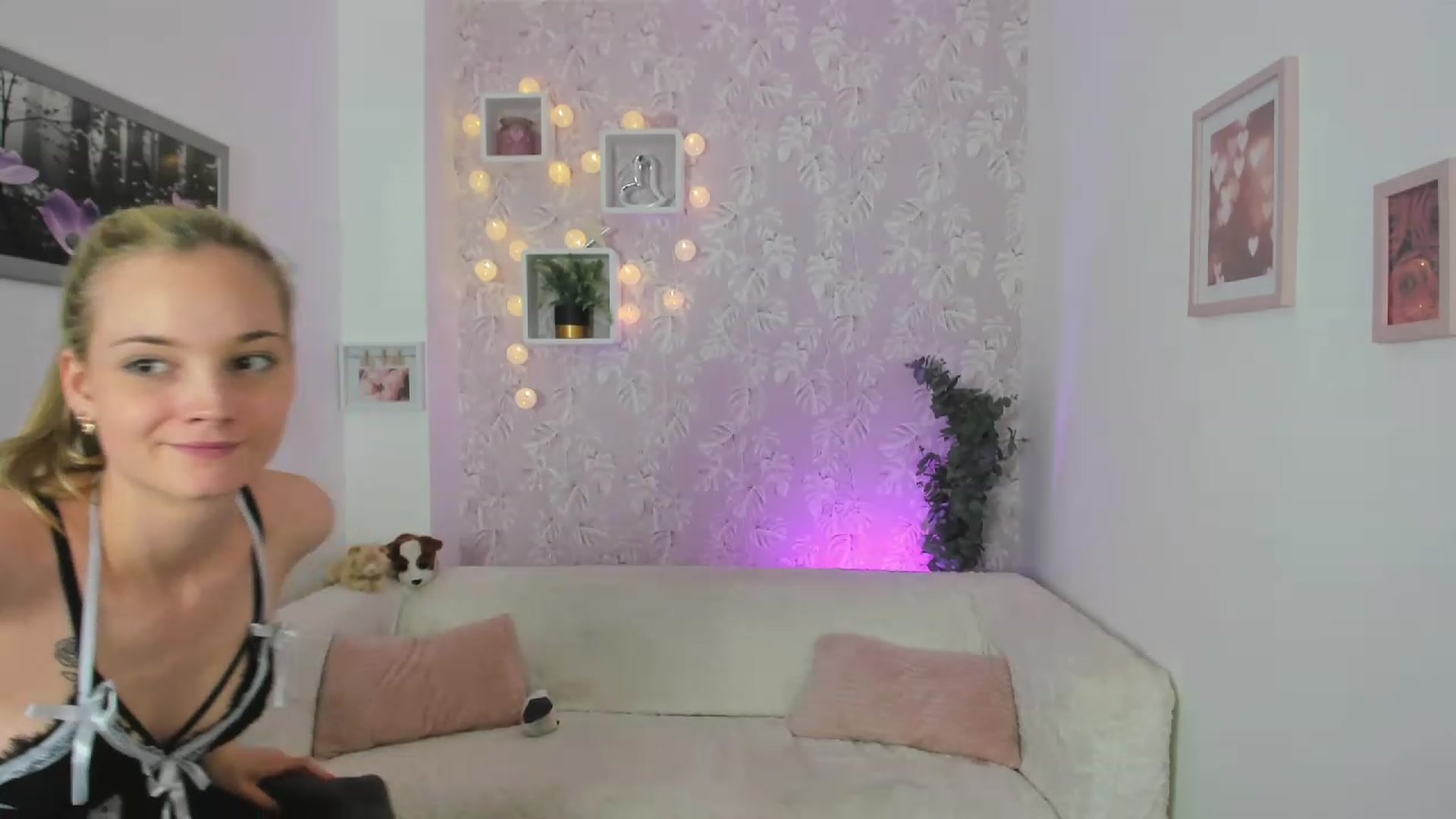 Gallery image thumbnail from Lexy_Belle18's myfreecams stream on, 05/25/2023, 11:48 image 18 of 20