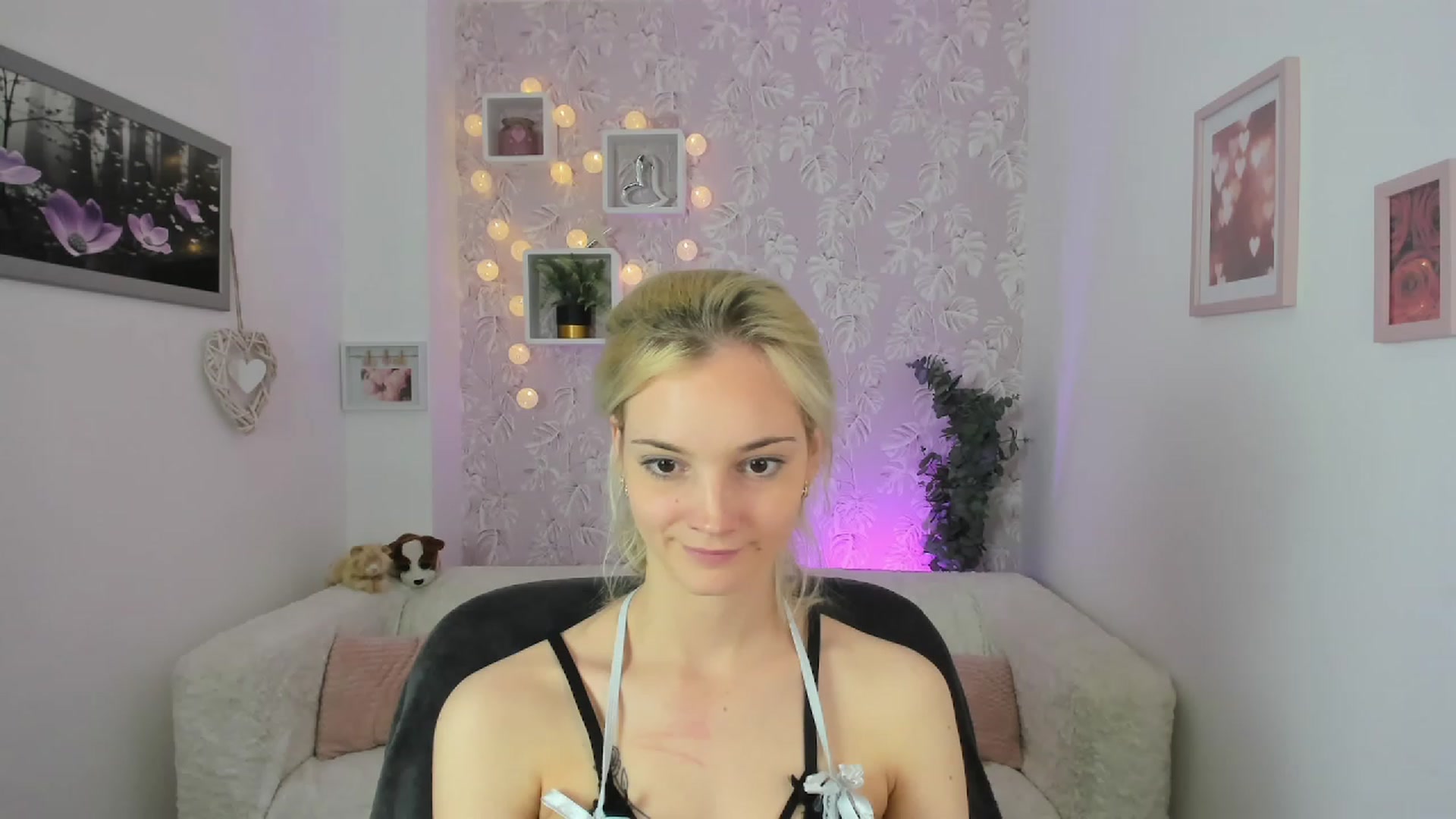 Gallery image thumbnail from Lexy_Belle18's myfreecams stream on, 05/25/2023, 11:48 image 3 of 20