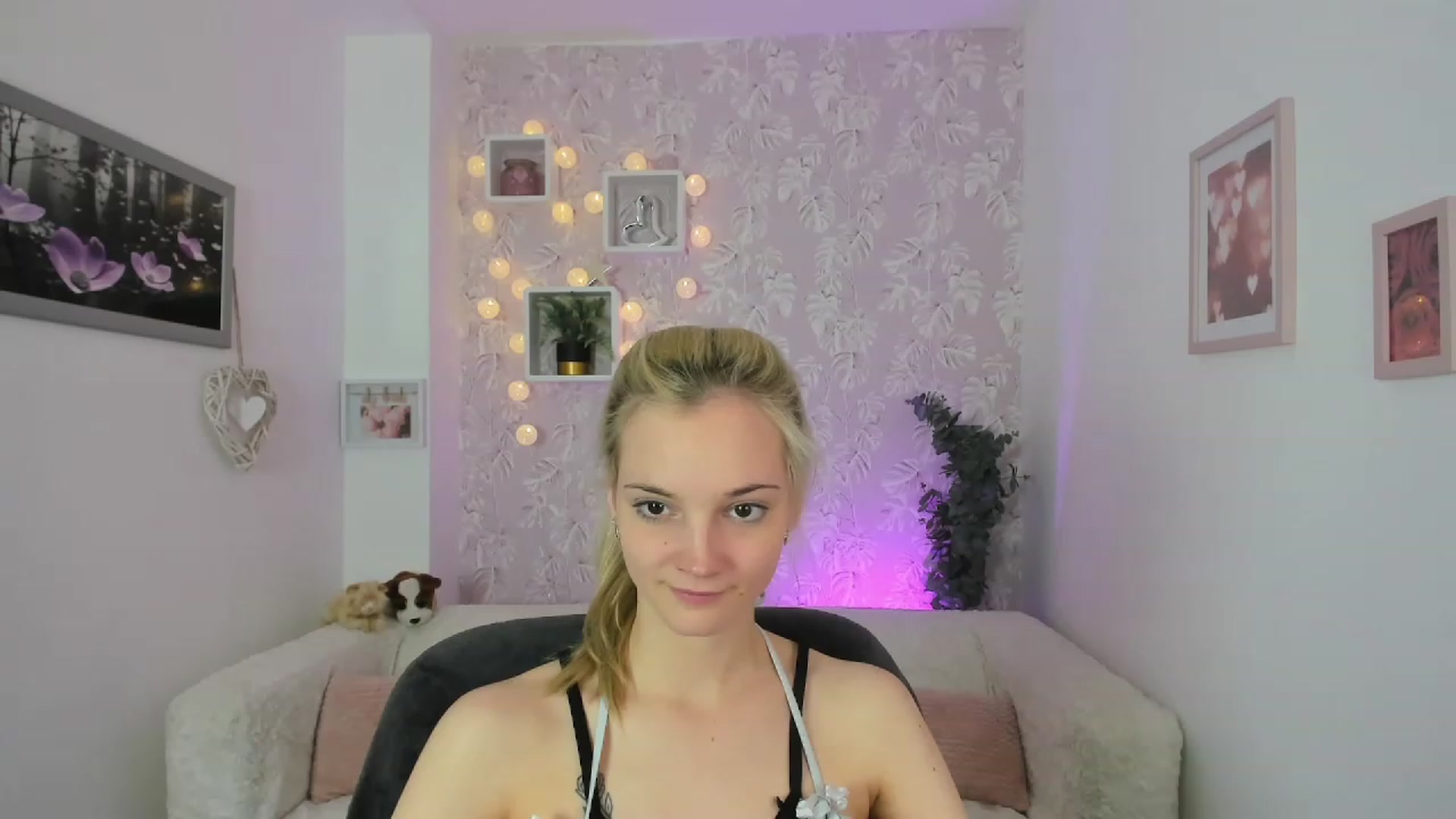 Gallery image thumbnail from Lexy_Belle18's myfreecams stream on, 05/25/2023, 12:29 image 14 of 20