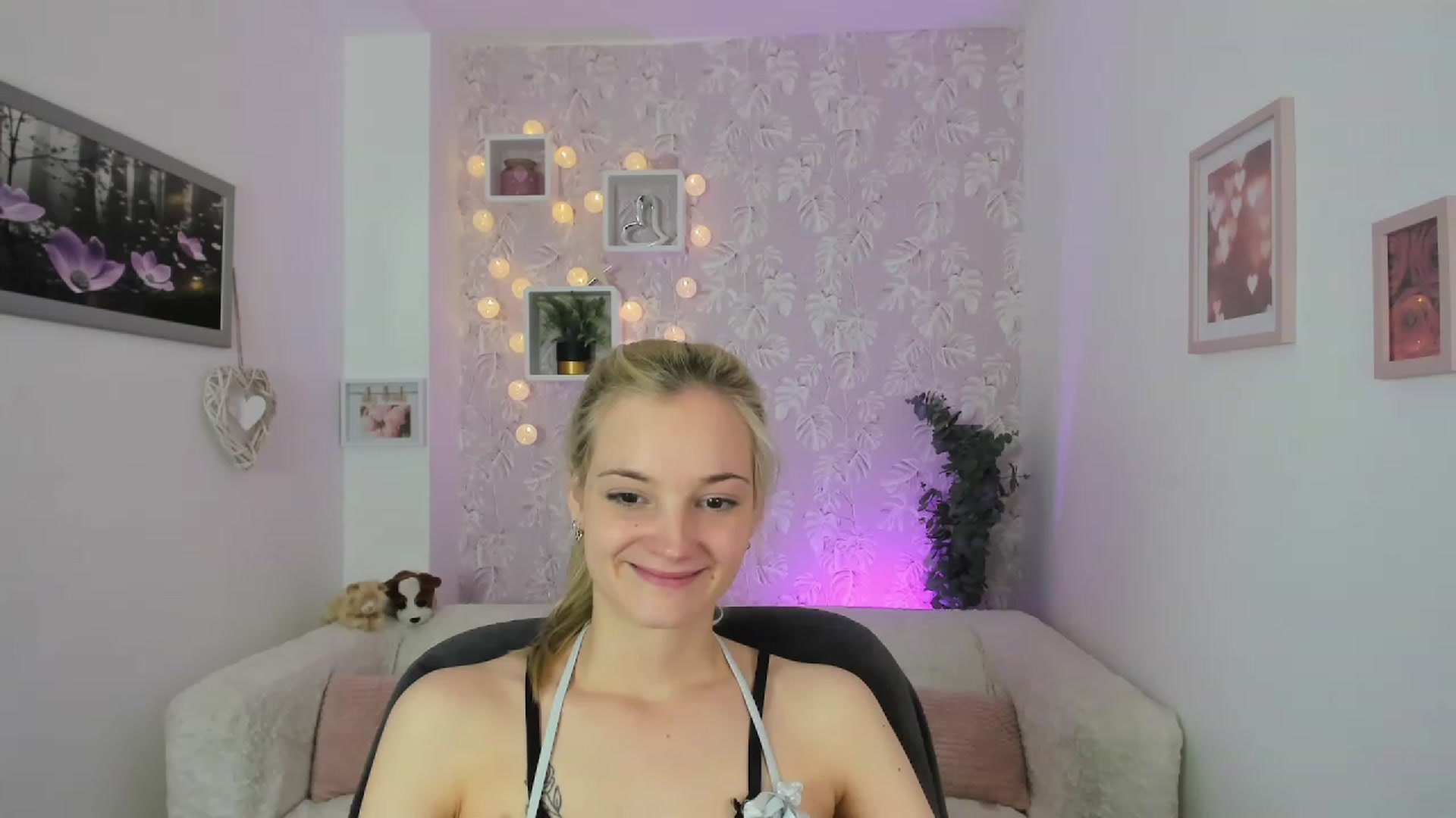 Gallery image thumbnail from Lexy_Belle18's myfreecams stream on, 05/25/2023, 12:29 image 18 of 20