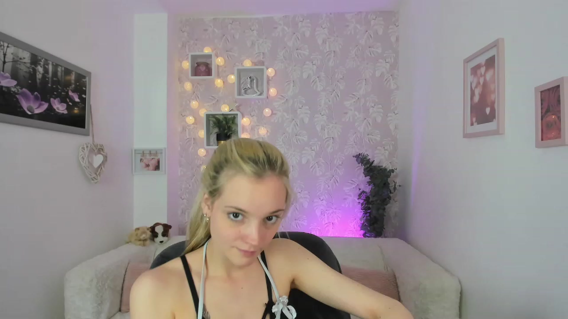 Gallery image thumbnail from Lexy_Belle18's myfreecams stream on, 05/25/2023, 12:29 image 20 of 20