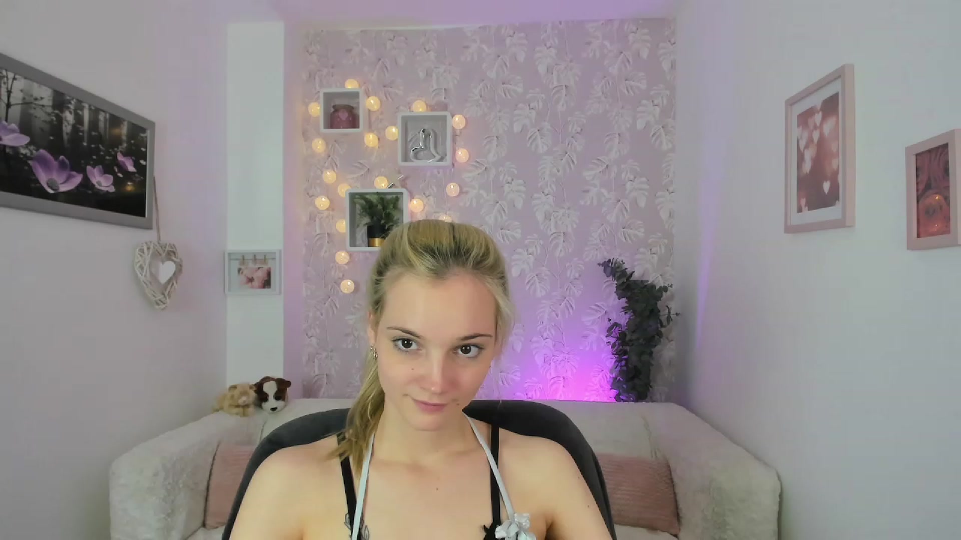 Gallery image thumbnail from Lexy_Belle18's myfreecams stream on, 05/25/2023, 12:29 image 16 of 20