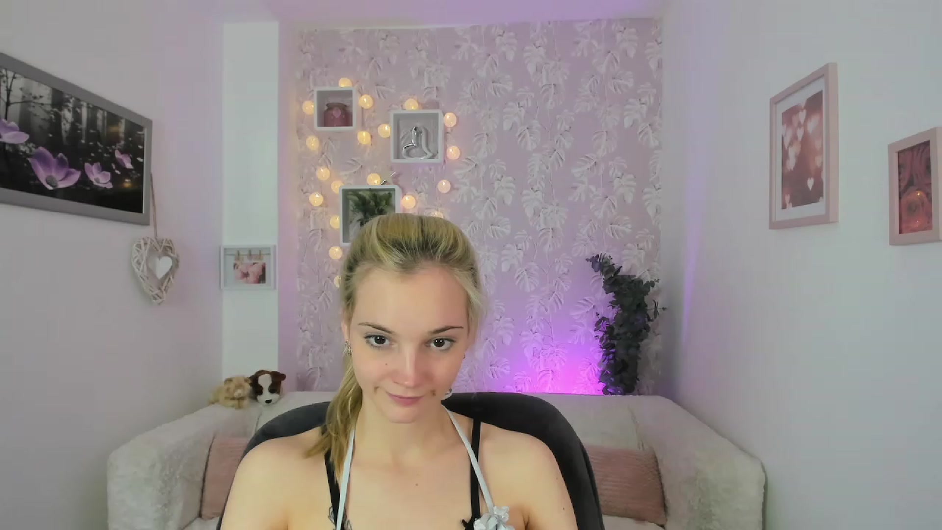 Gallery image thumbnail from Lexy_Belle18's myfreecams stream on, 05/25/2023, 12:29 image 15 of 20