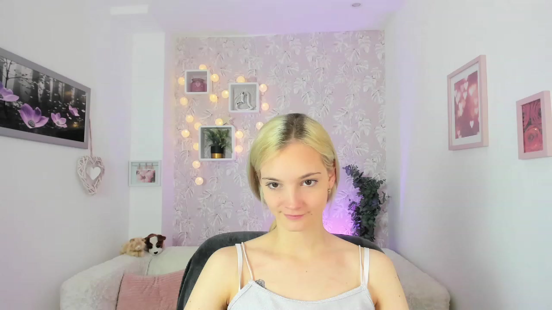 Gallery image thumbnail from Lexy_Belle18's myfreecams stream on, 05/26/2023, 09:12 image 7 of 20
