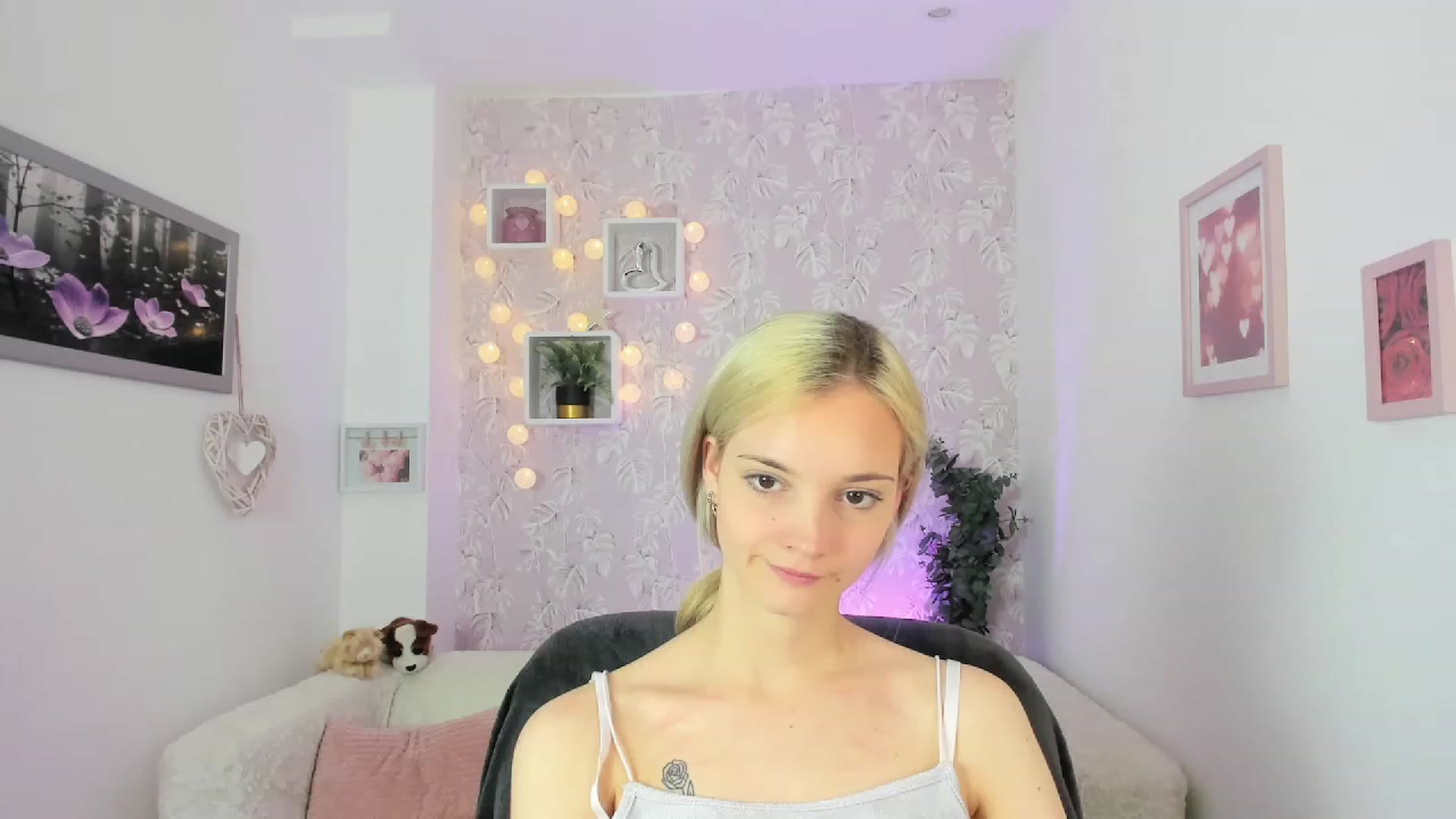 Gallery image thumbnail from Lexy_Belle18's myfreecams stream on, 05/26/2023, 09:12 image 6 of 20