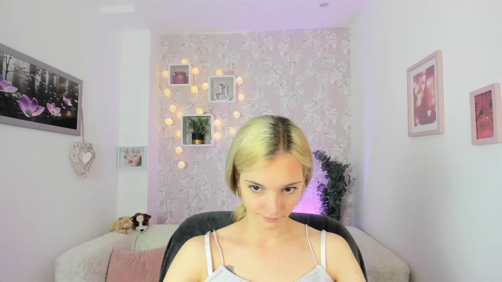 Gallery image thumbnail from Lexy_Belle18's myfreecams stream on, 05/26/2023, 09:12 image 16 of 20