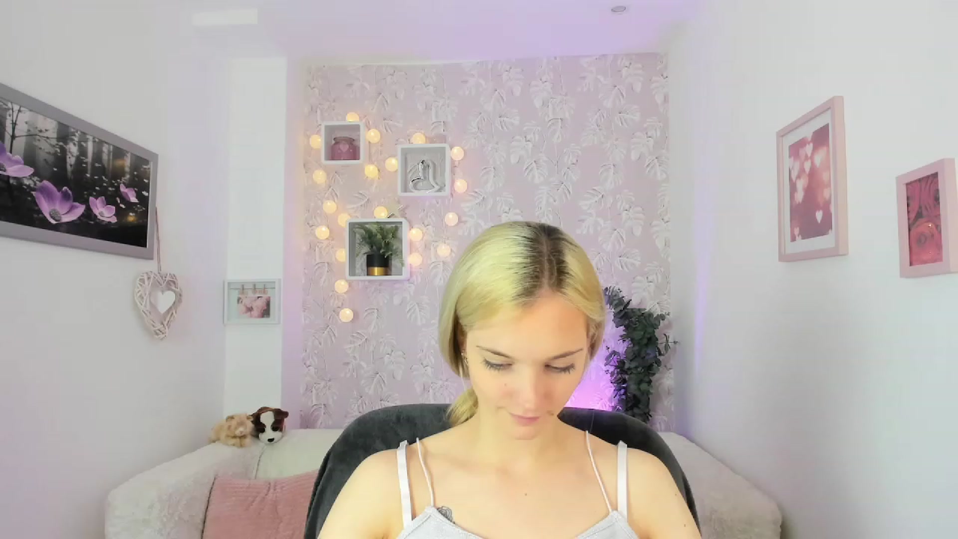 Gallery image thumbnail from Lexy_Belle18's myfreecams stream on, 05/26/2023, 09:12 image 20 of 20