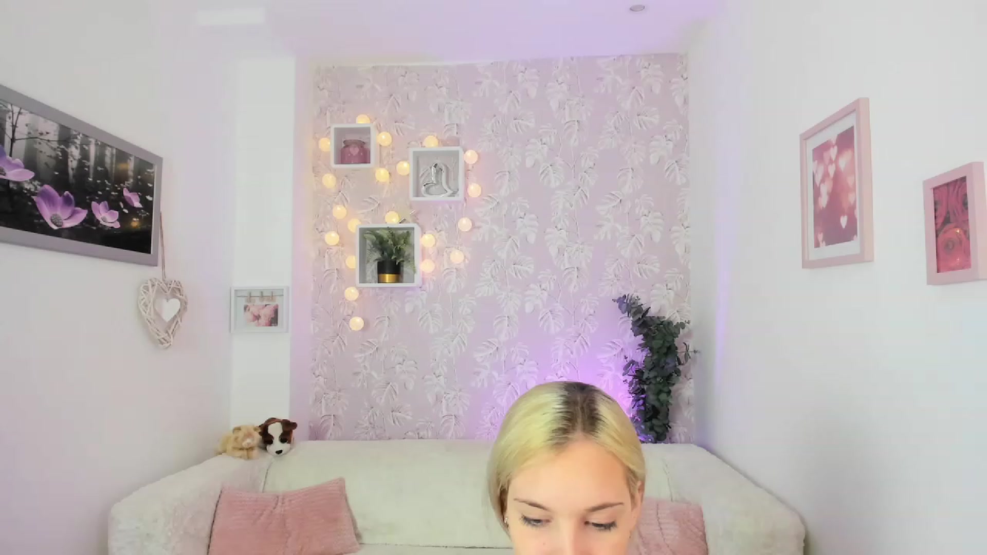 Gallery image thumbnail from Lexy_Belle18's myfreecams stream on, 05/26/2023, 09:12 image 2 of 20