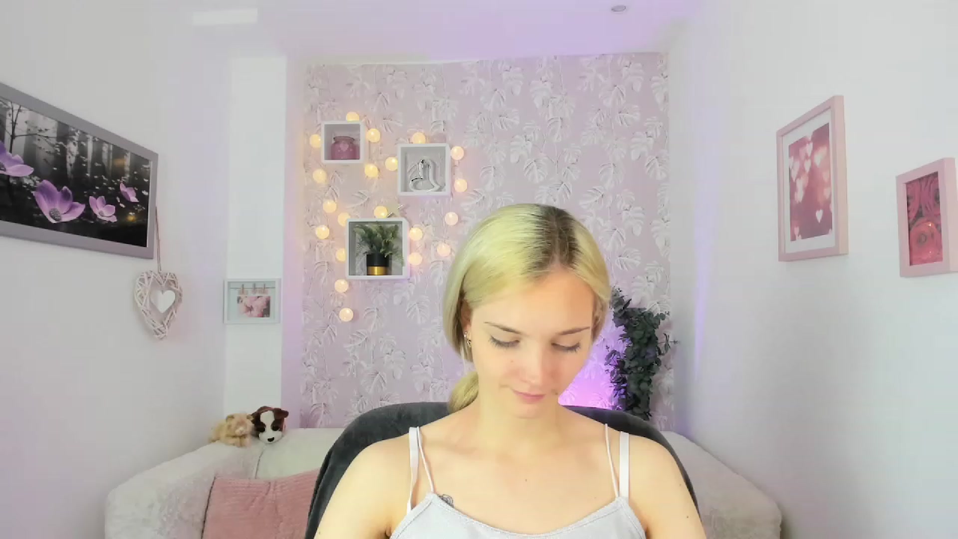 Gallery image thumbnail from Lexy_Belle18's myfreecams stream on, 05/26/2023, 09:12 image 14 of 20