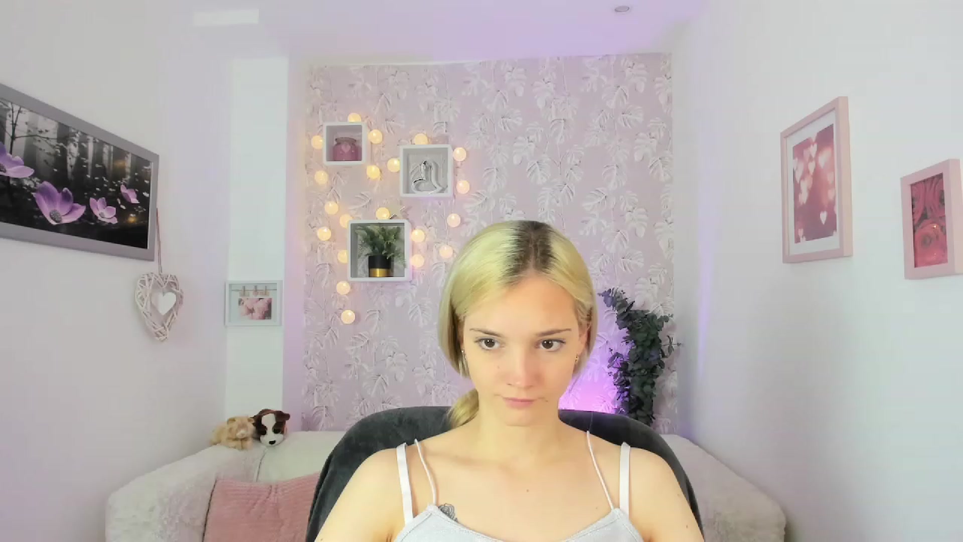 Gallery image thumbnail from Lexy_Belle18's myfreecams stream on, 05/26/2023, 09:12 image 19 of 20