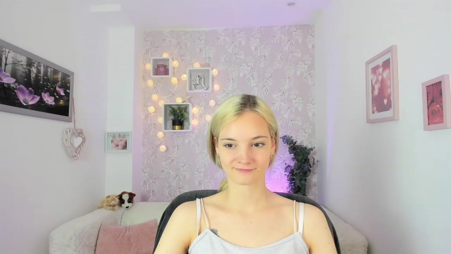 Gallery image thumbnail from Lexy_Belle18's myfreecams stream on, 05/26/2023, 09:12 image 9 of 20