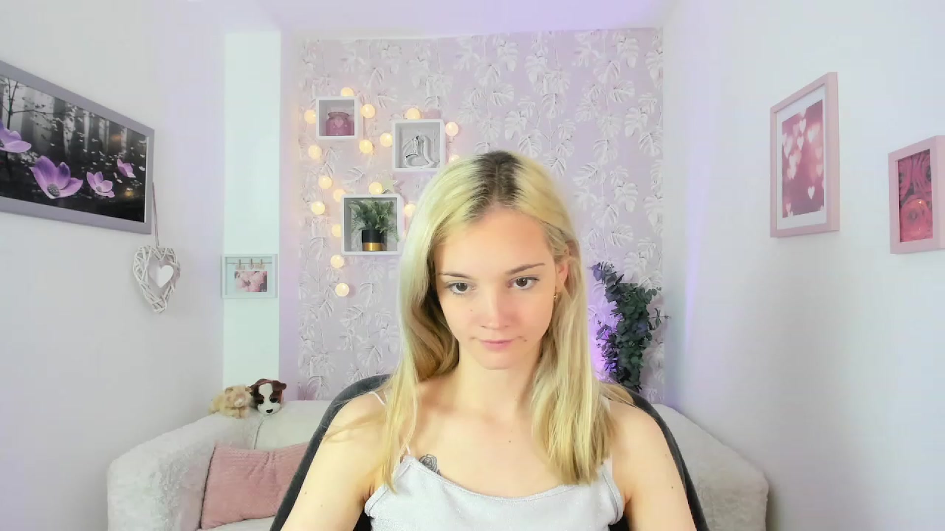 Gallery image thumbnail from Lexy_Belle18's myfreecams stream on, 05/26/2023, 09:50 image 6 of 20