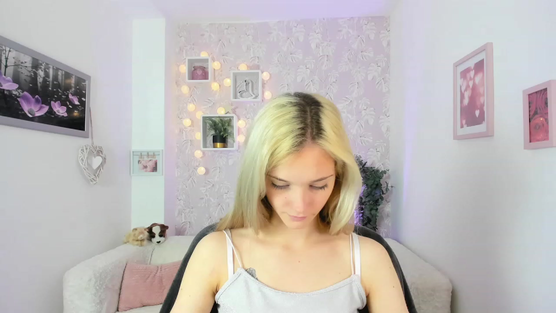 Gallery image thumbnail from Lexy_Belle18's myfreecams stream on, 05/26/2023, 09:50 image 11 of 20