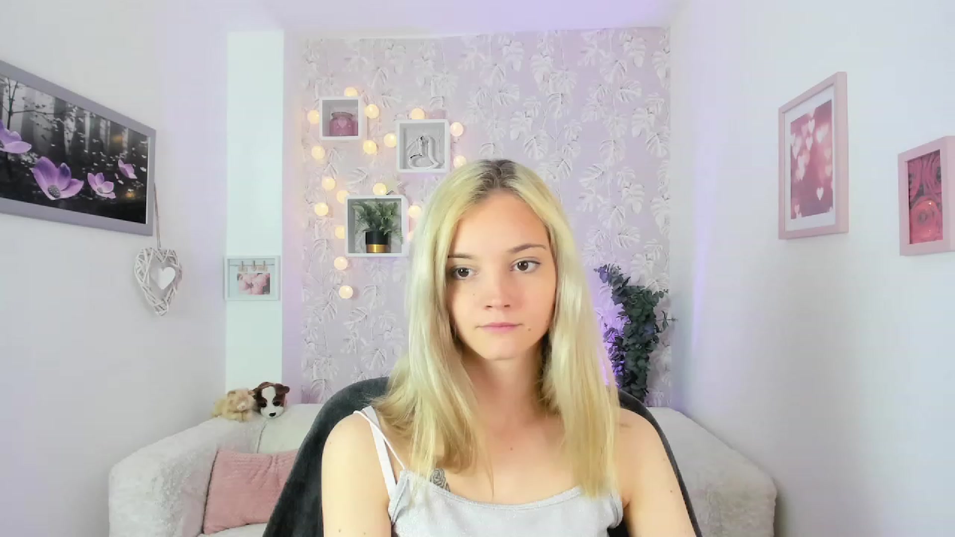 Gallery image thumbnail from Lexy_Belle18's myfreecams stream on, 05/26/2023, 09:50 image 17 of 20