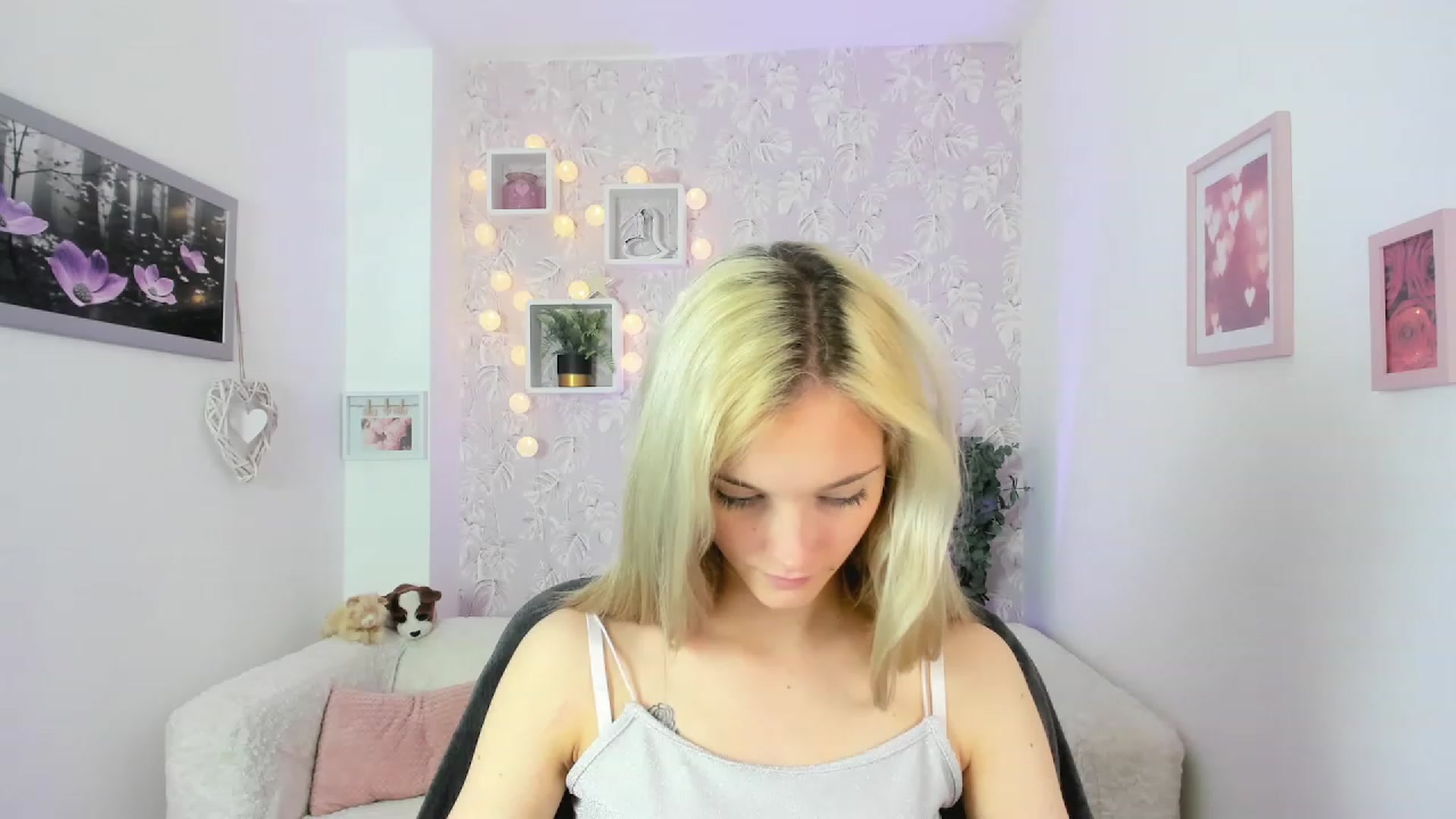 Gallery image thumbnail from Lexy_Belle18's myfreecams stream on, 05/26/2023, 09:50 image 12 of 20