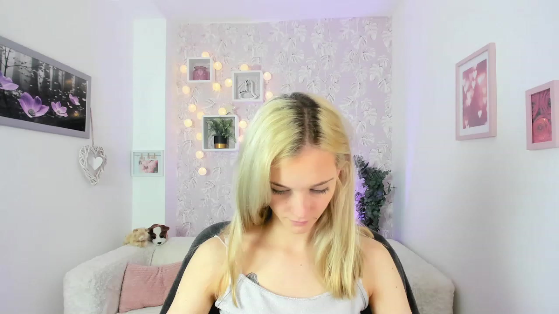 Gallery image thumbnail from Lexy_Belle18's myfreecams stream on, 05/26/2023, 09:50 image 8 of 20
