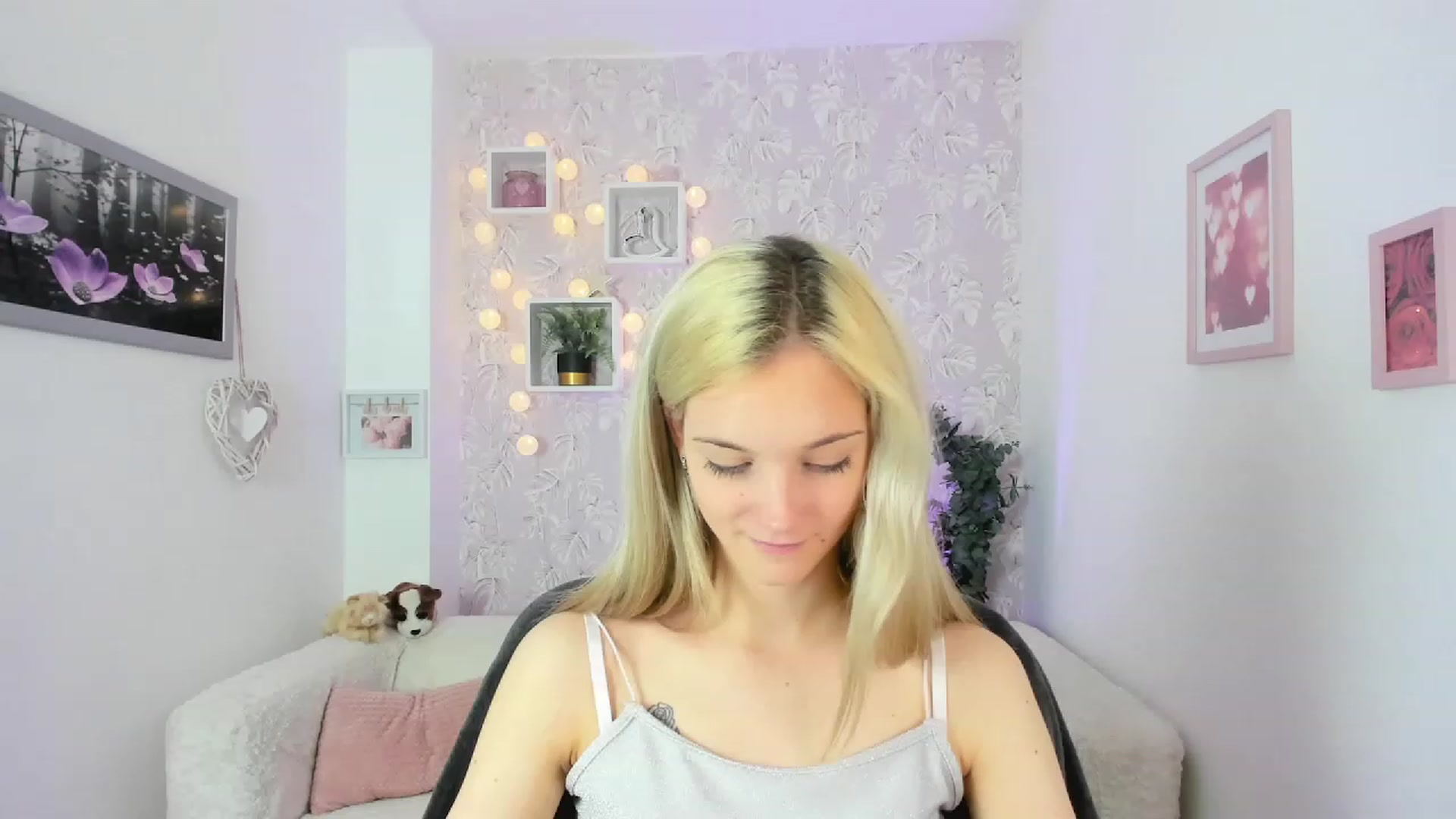 Gallery image thumbnail from Lexy_Belle18's myfreecams stream on, 05/26/2023, 09:50 image 15 of 20