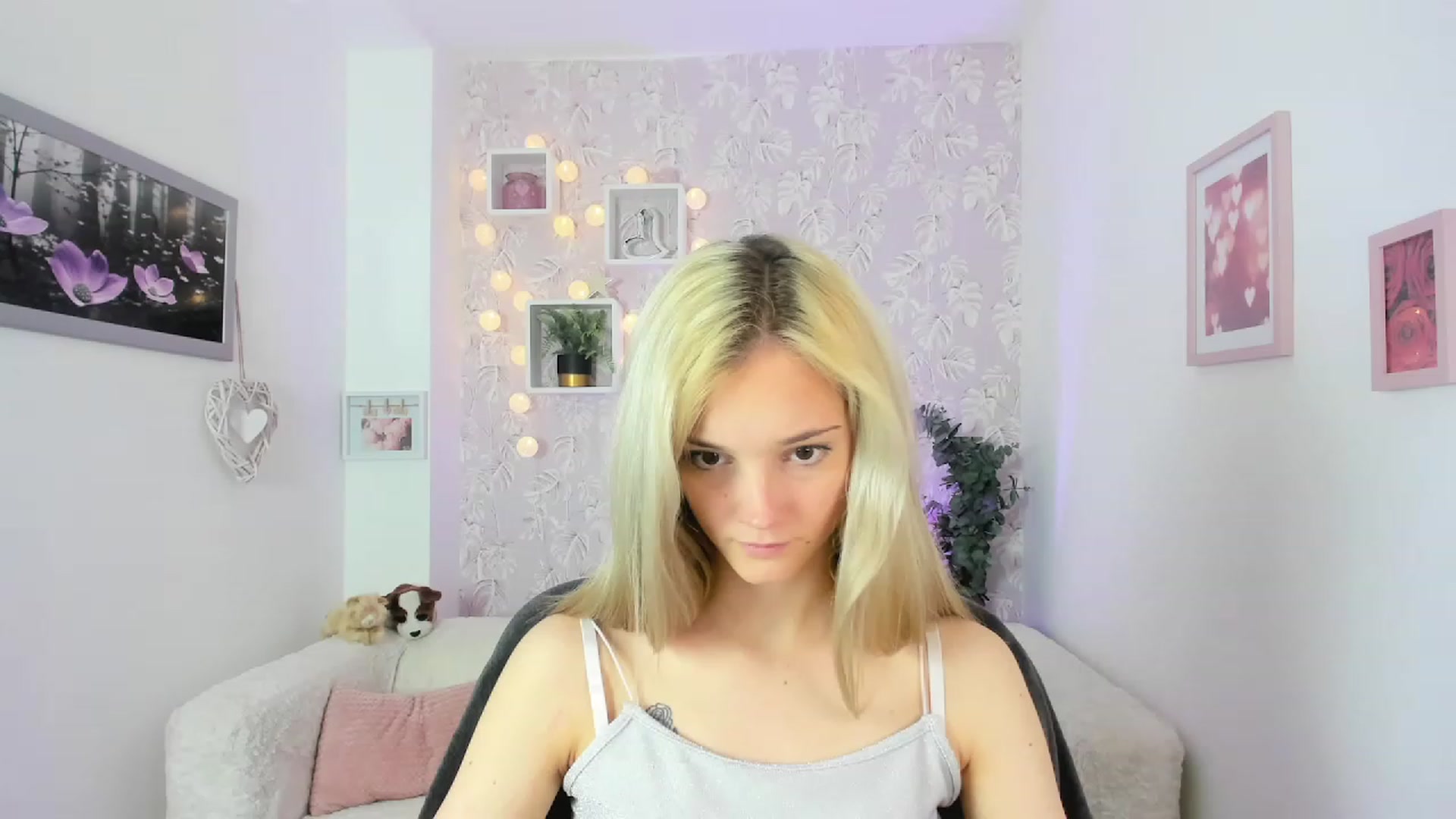 Gallery image thumbnail from Lexy_Belle18's myfreecams stream on, 05/26/2023, 09:50 image 13 of 20