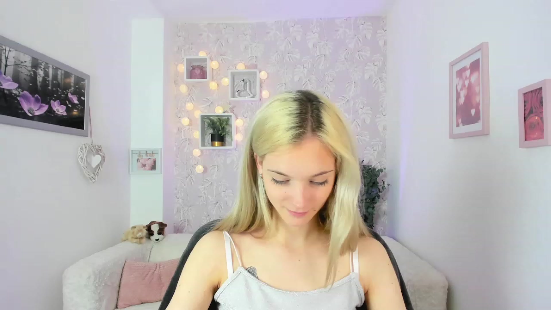 Gallery image thumbnail from Lexy_Belle18's myfreecams stream on, 05/26/2023, 09:50 image 14 of 20
