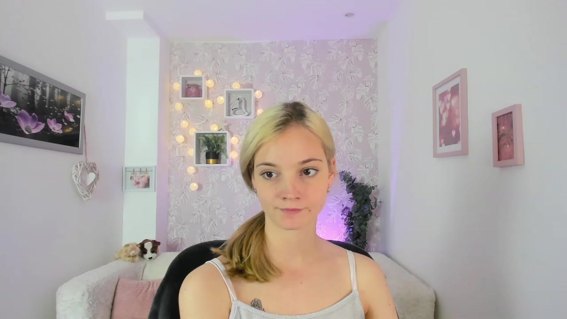 Gallery image thumbnail from Lexy_Belle18's myfreecams stream on, 05/26/2023, 11:57 image 19 of 20