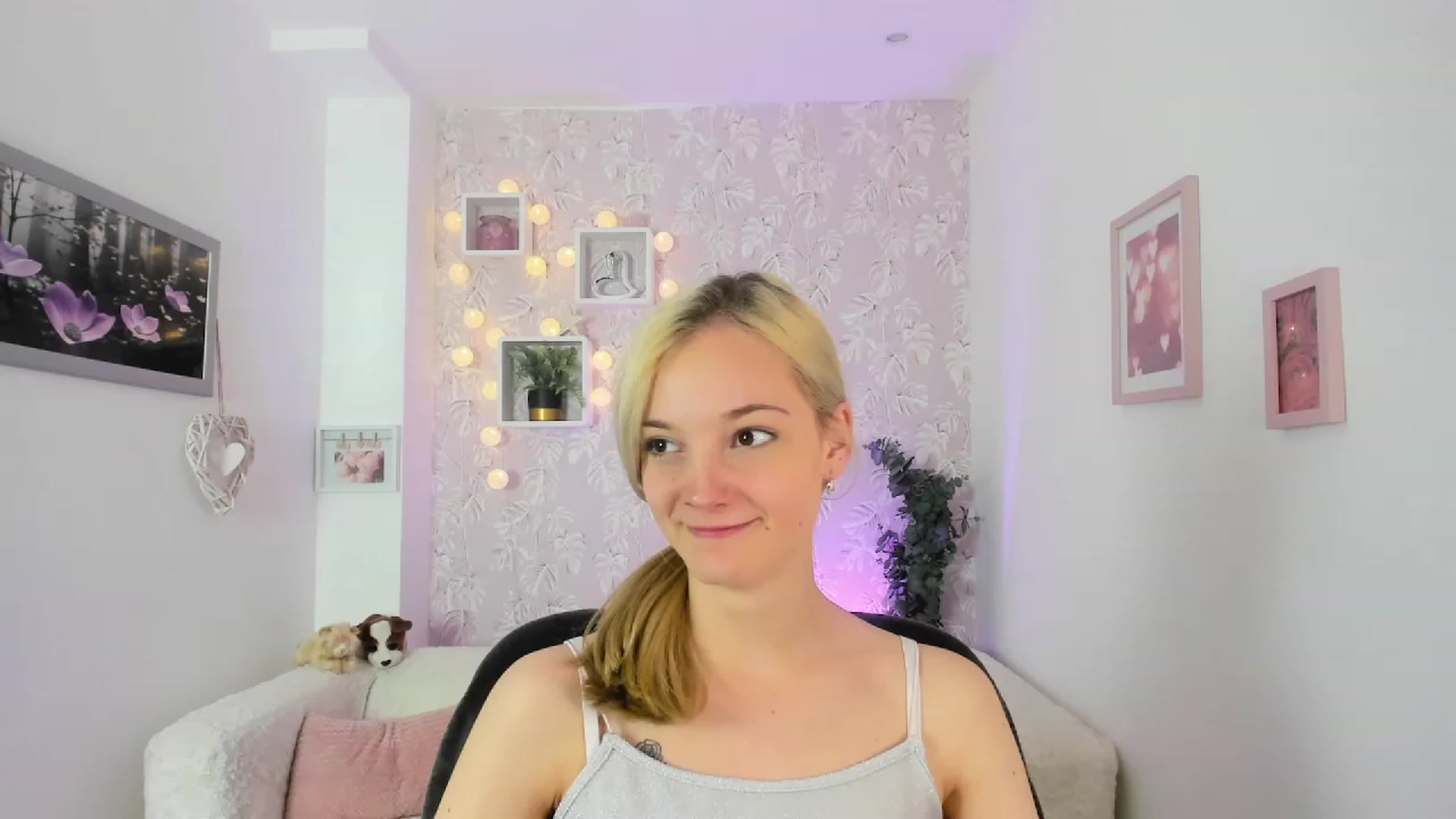 Gallery image thumbnail from Lexy_Belle18's myfreecams stream on, 05/26/2023, 11:57 image 18 of 20