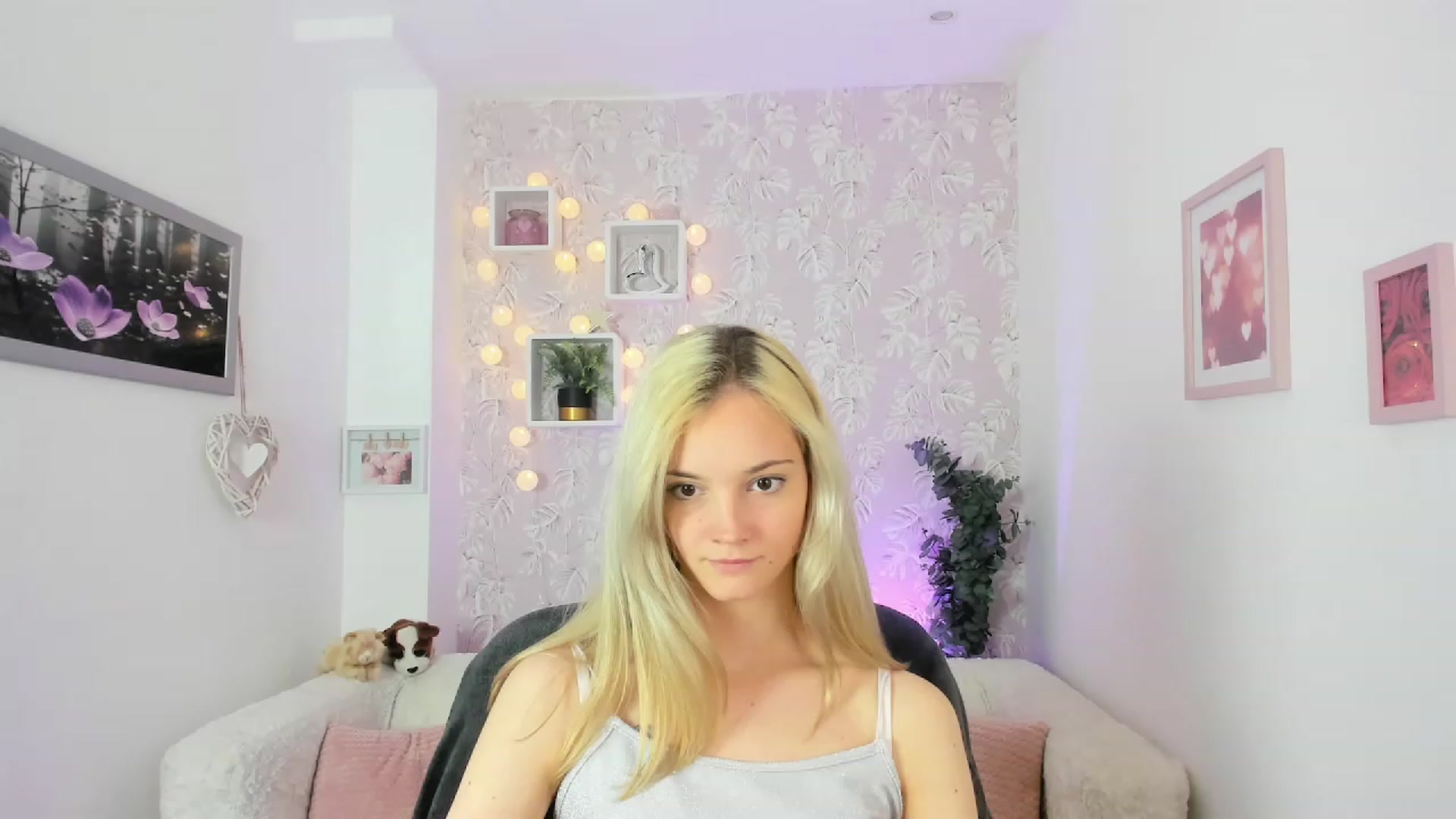Gallery image thumbnail from Lexy_Belle18's myfreecams stream on, 05/26/2023, 11:57 image 2 of 20