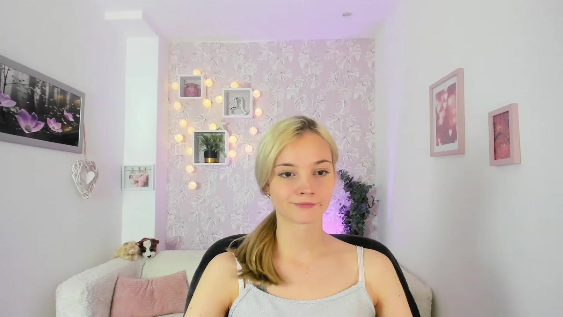Gallery image thumbnail from Lexy_Belle18's myfreecams stream on, 05/26/2023, 11:57 image 17 of 20