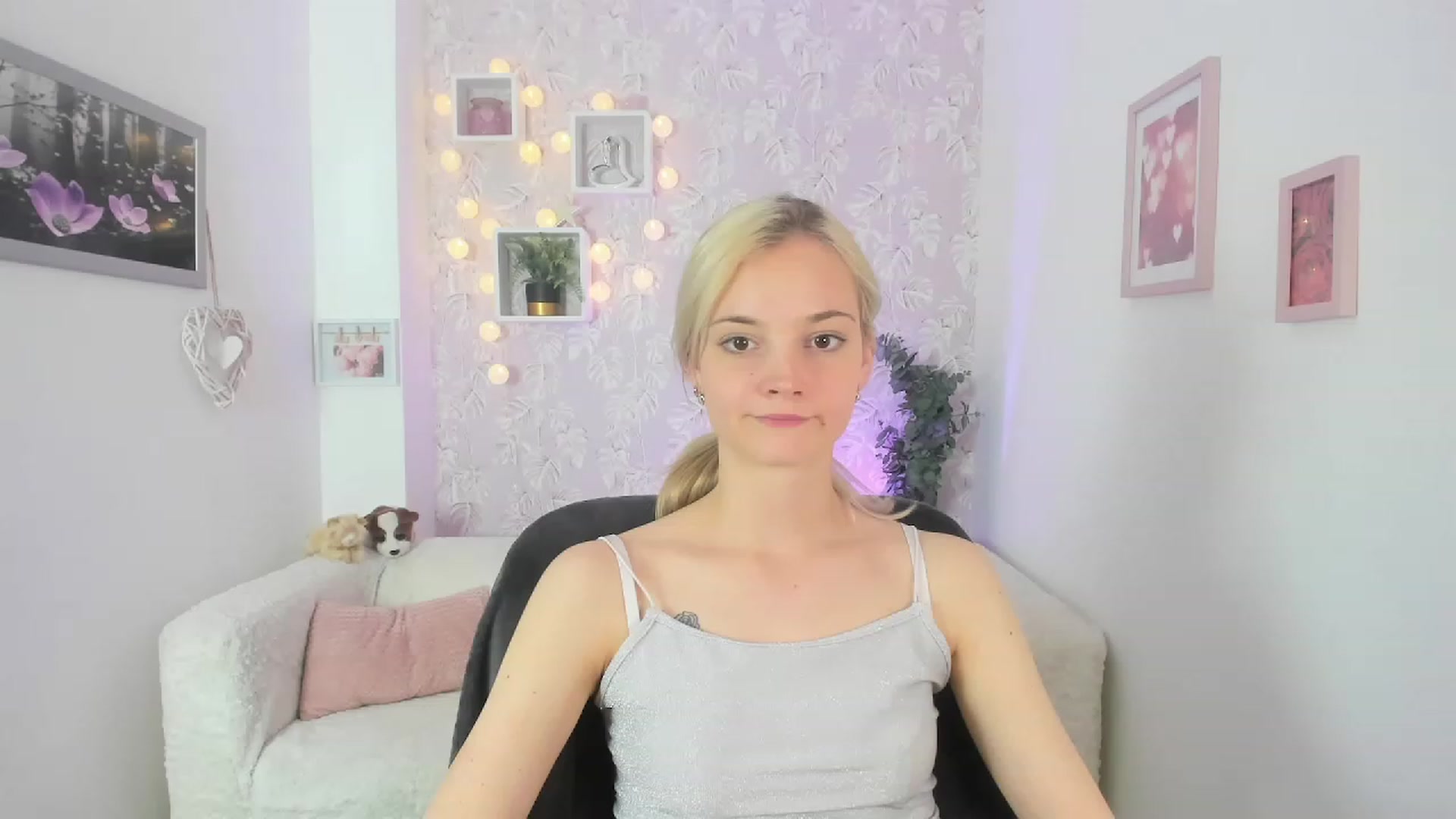 Gallery image thumbnail from Lexy_Belle18's myfreecams stream on, 05/26/2023, 12:29 image 10 of 20