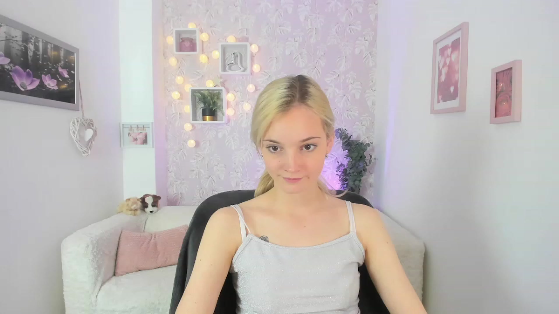 Gallery image thumbnail from Lexy_Belle18's myfreecams stream on, 05/26/2023, 12:29 image 12 of 20