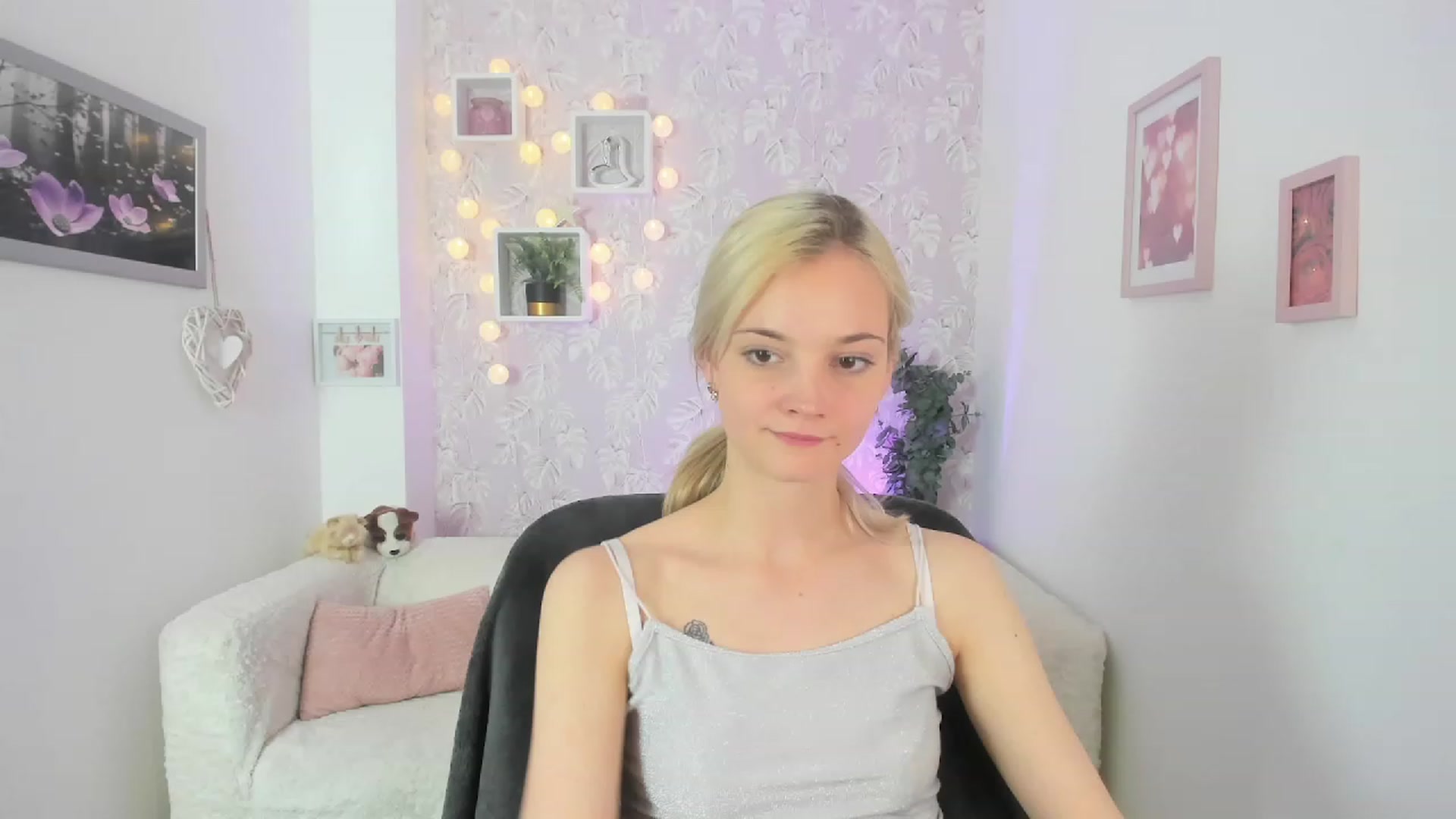 Gallery image thumbnail from Lexy_Belle18's myfreecams stream on, 05/26/2023, 12:29 image 8 of 20