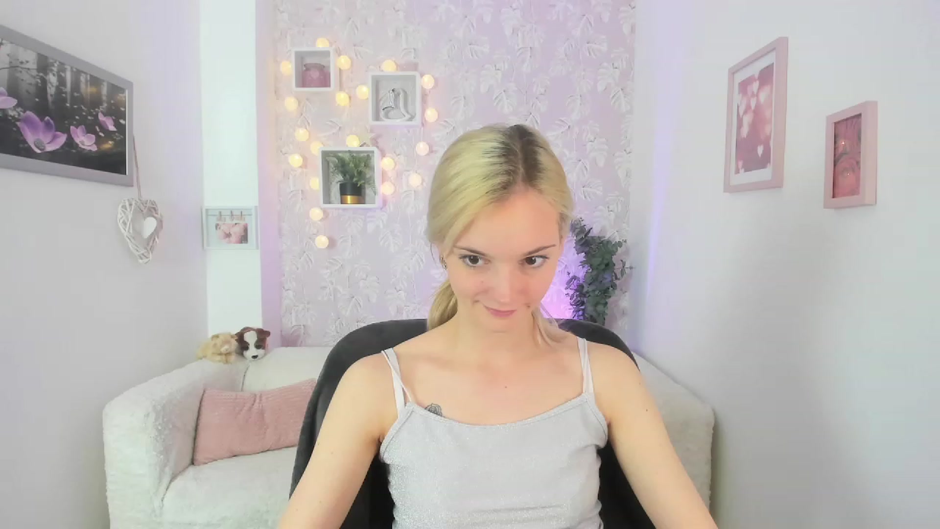 Gallery image thumbnail from Lexy_Belle18's myfreecams stream on, 05/26/2023, 12:29 image 7 of 20
