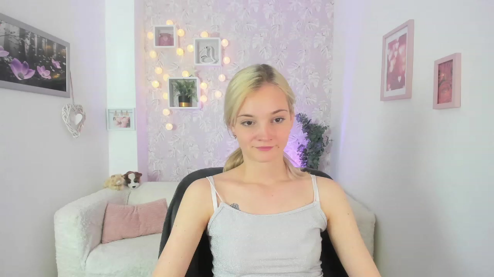 Gallery image thumbnail from Lexy_Belle18's myfreecams stream on, 05/26/2023, 12:29 image 1 of 20