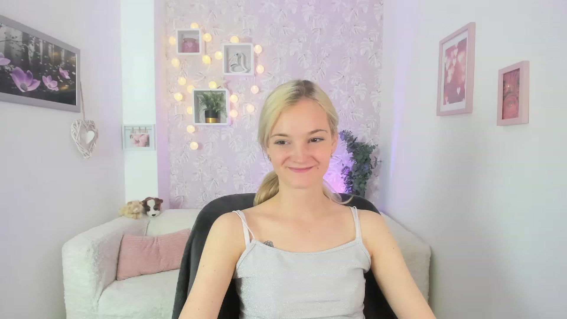 Gallery image thumbnail from Lexy_Belle18's myfreecams stream on, 05/26/2023, 12:29 image 13 of 20