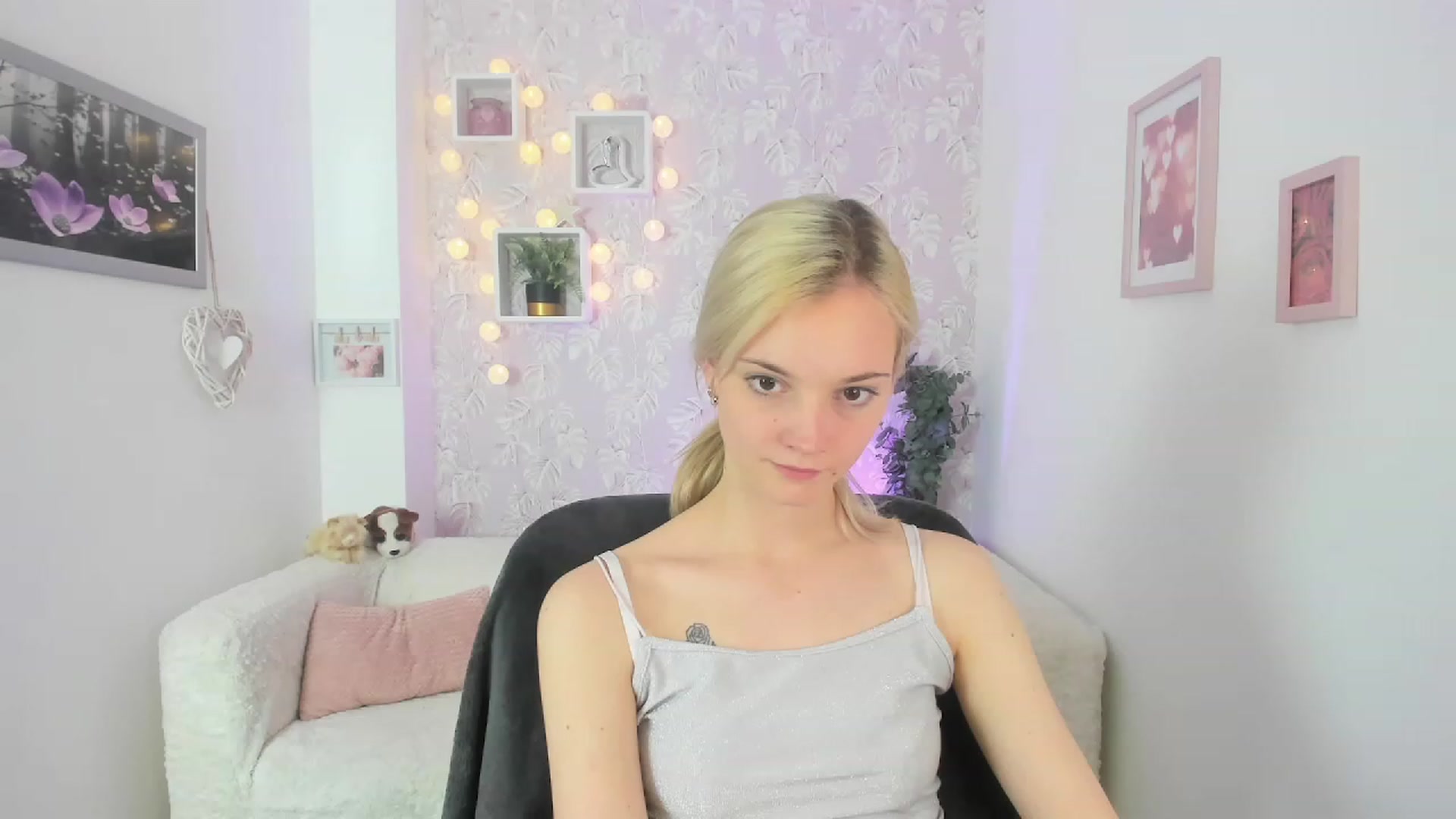 Gallery image thumbnail from Lexy_Belle18's myfreecams stream on, 05/26/2023, 12:29 image 5 of 20