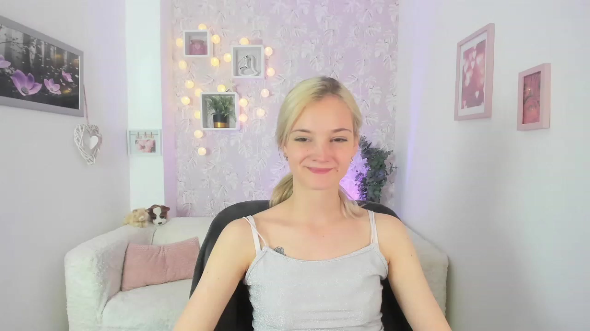 Gallery image thumbnail from Lexy_Belle18's myfreecams stream on, 05/26/2023, 12:29 image 2 of 20