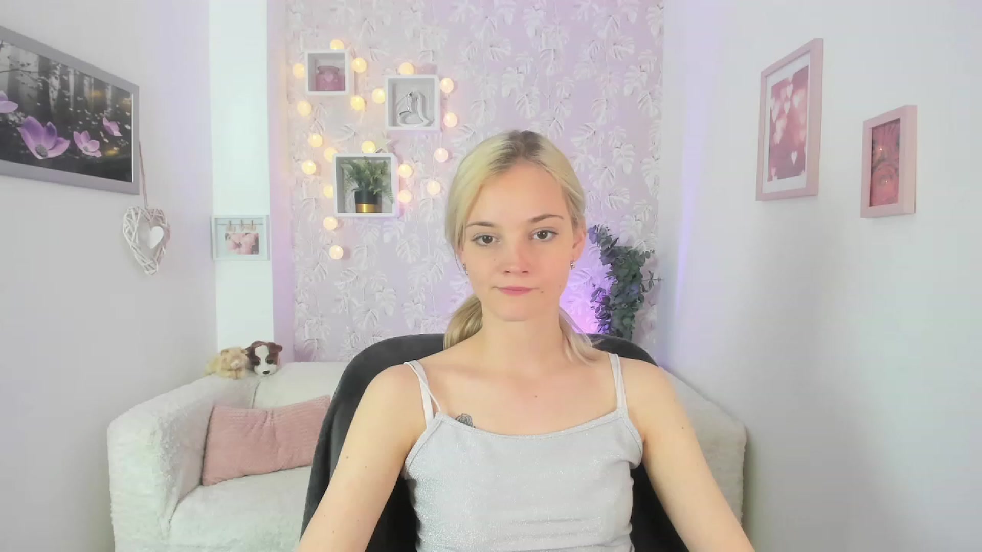 Gallery image thumbnail from Lexy_Belle18's myfreecams stream on, 05/26/2023, 12:29 image 4 of 20